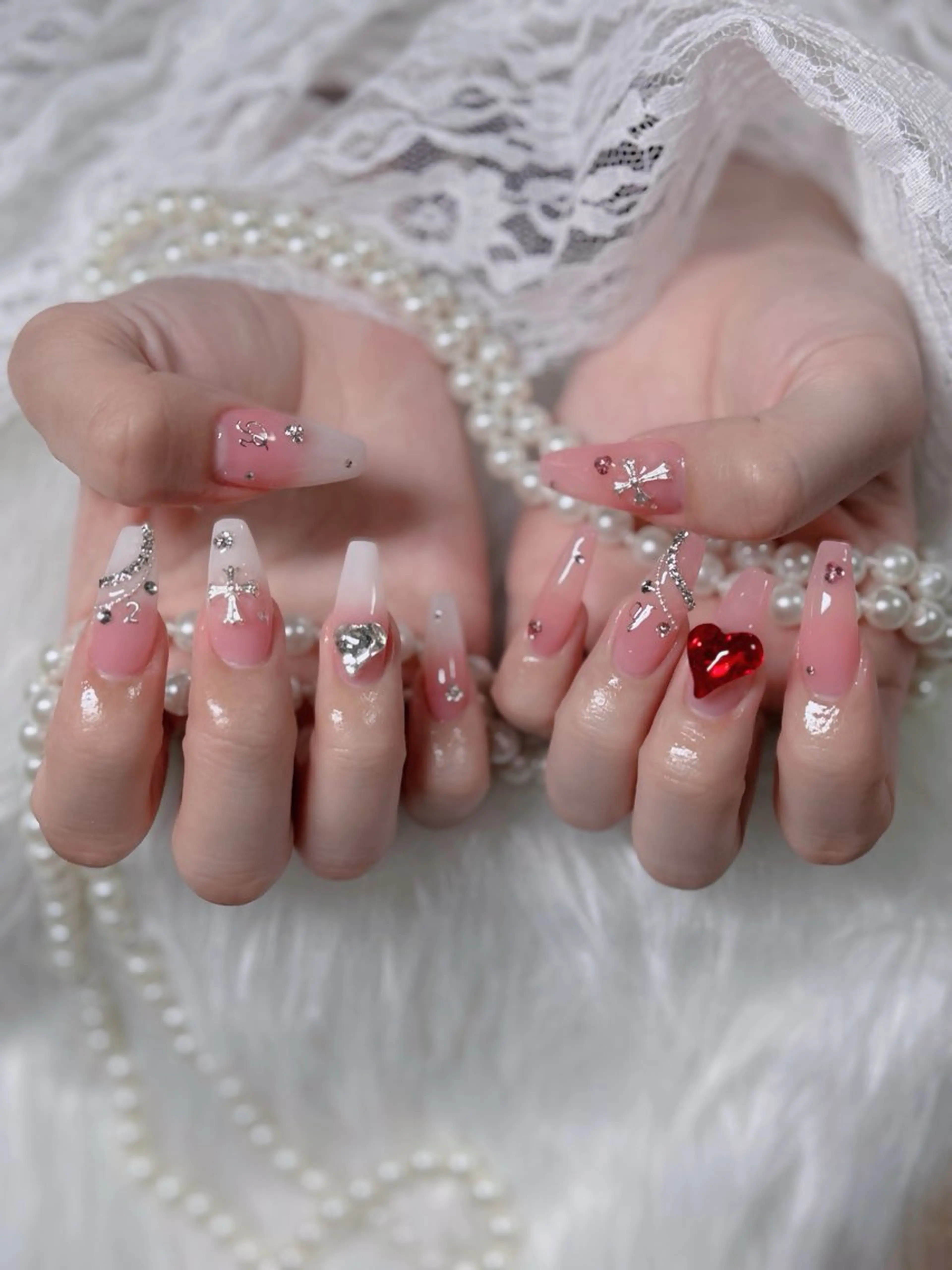 ネイル フレンチネイル ジェルネイル ガラスフレンチ ハロウィン ハート ハンドネイル H.baby Nail Salonのネイルデザイン