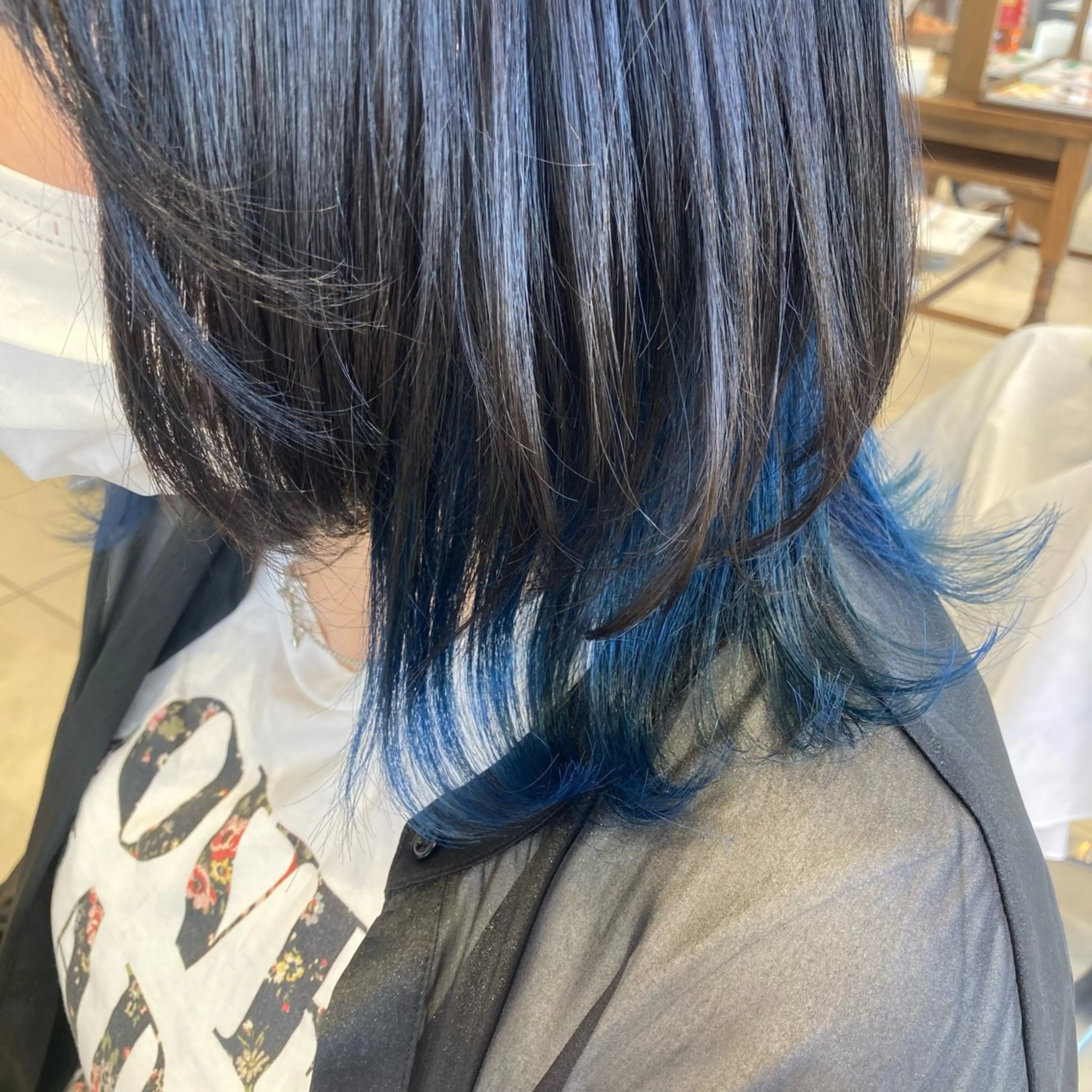 【ポイントでかわいく💚】裾カラー（1ブリーチ）の写真