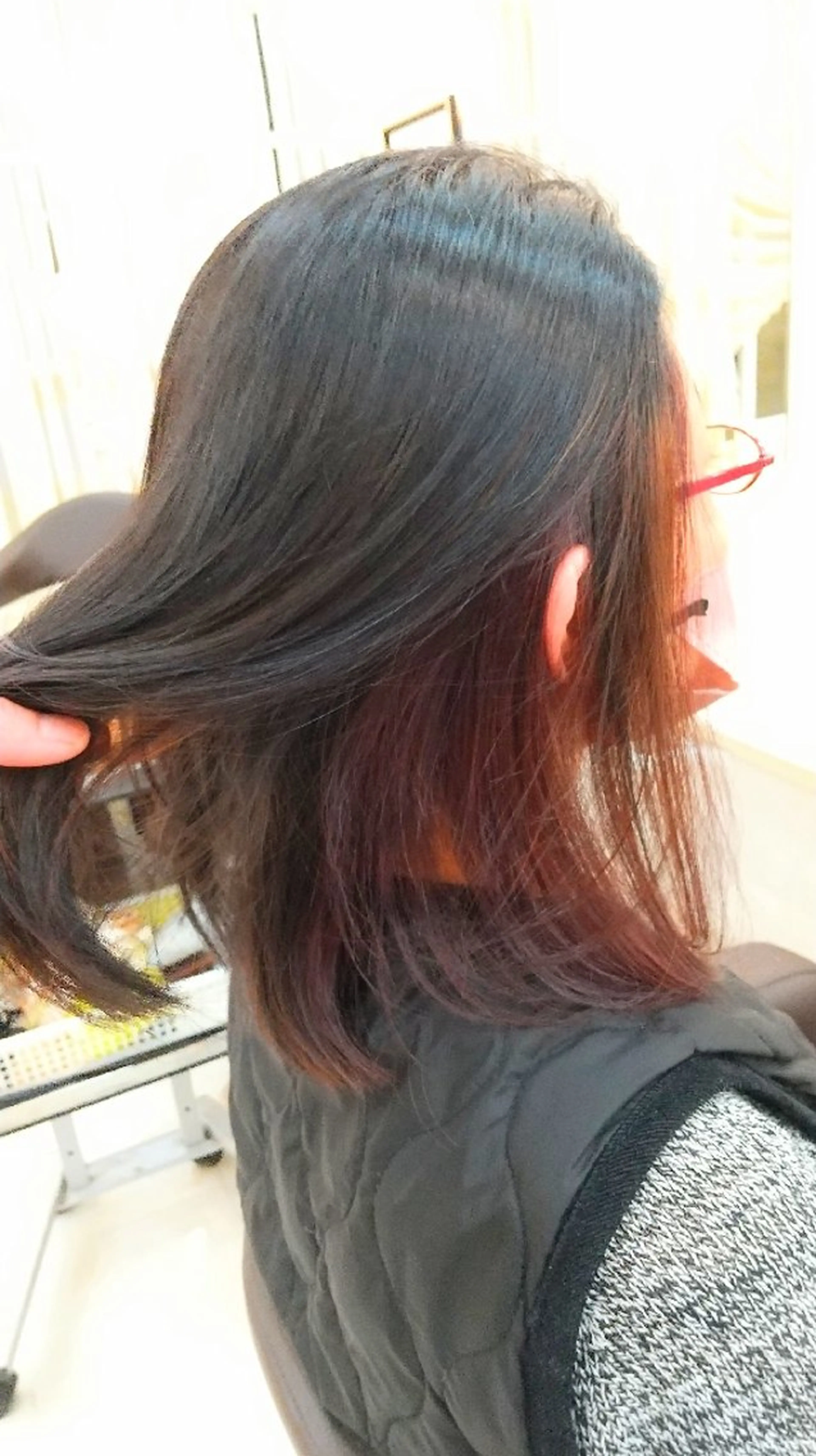 セミロング カラー ブリーチ インナーカラー パープルカラー レッドカラー カット ヘアカラー トリートメント 小林暢🌟Orque 髪質改善サロン🌙のヘアスタイル