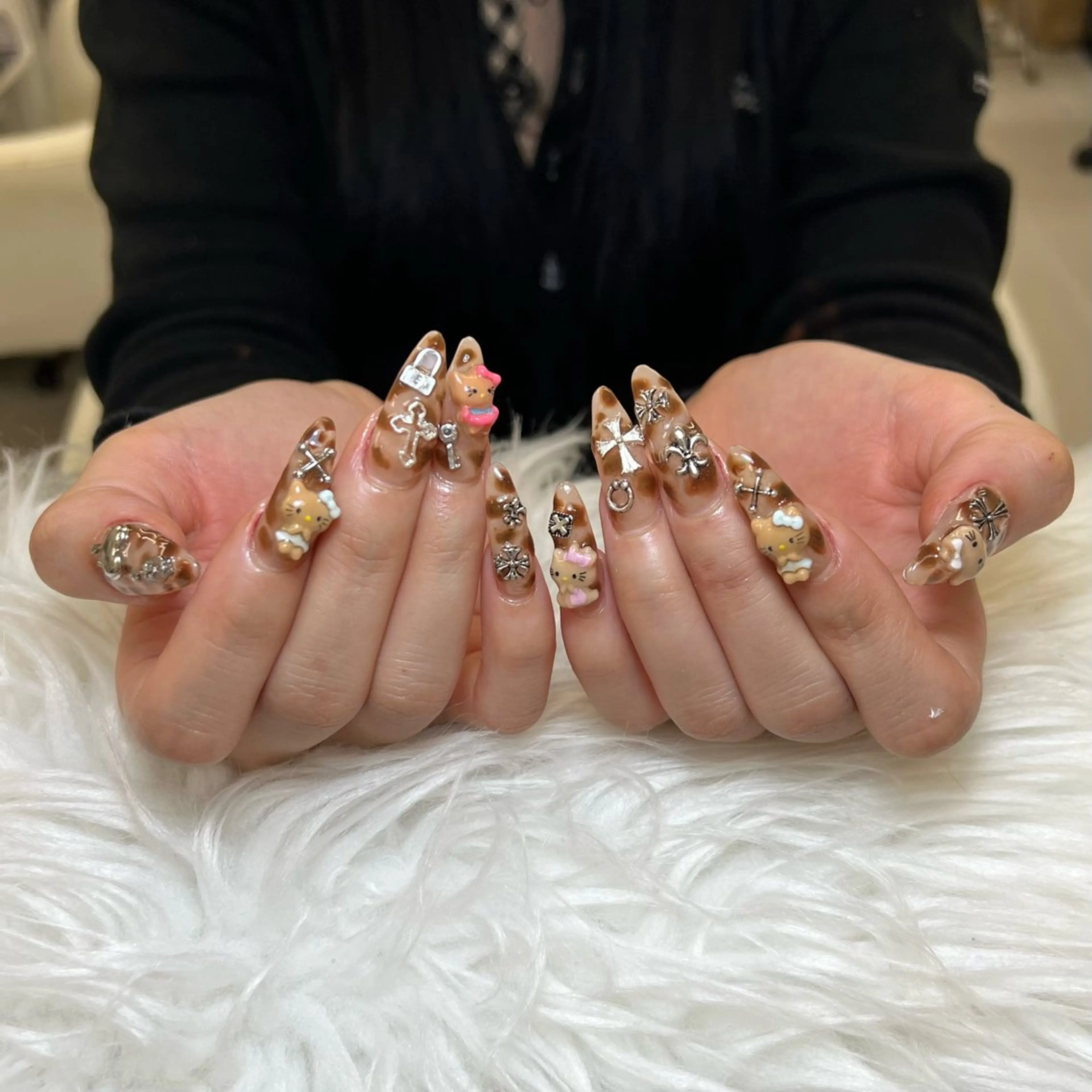 ネイル チークネイル 長さ出し フレンチネイル ジェルネイル ガラスフレンチ ハンドネイル anh nail anne🤍のネイルデザイン