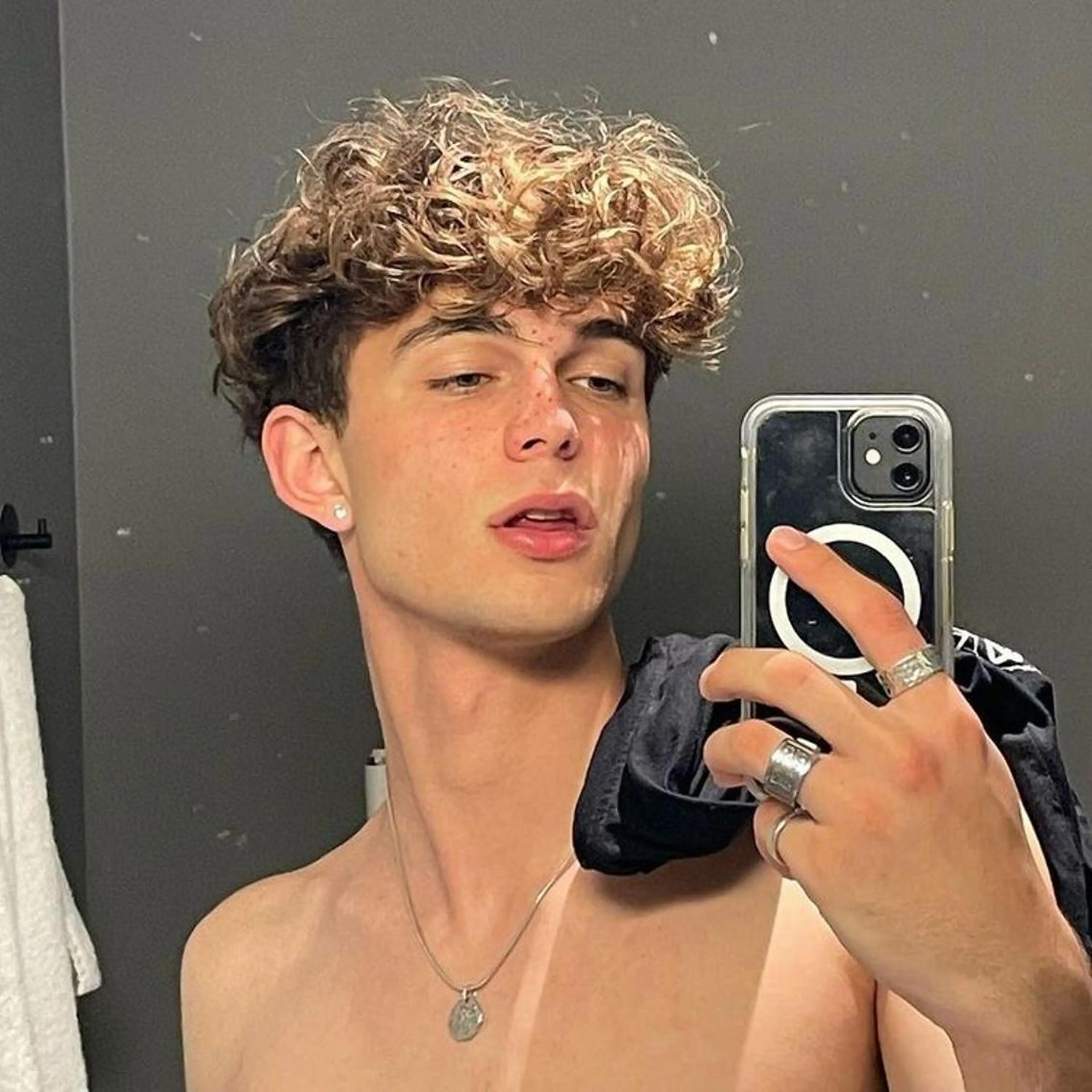 パーマ メンズ RIN／韓国ヘア レイヤーカットのヘアスタイル