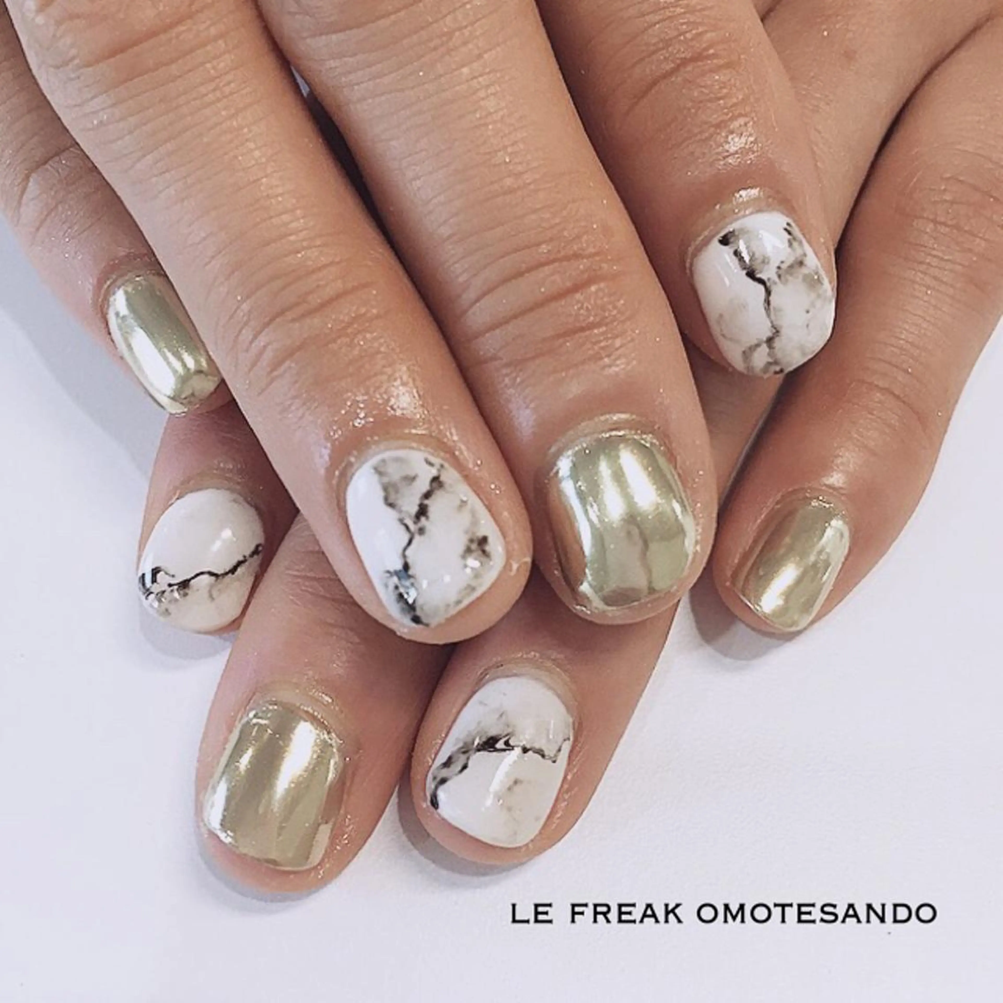 ネイル マツエク・マツパ 大理石ネイル(マーブル) ミラーネイル キャッツアイ東京 西荻窪店のネイルデザイン