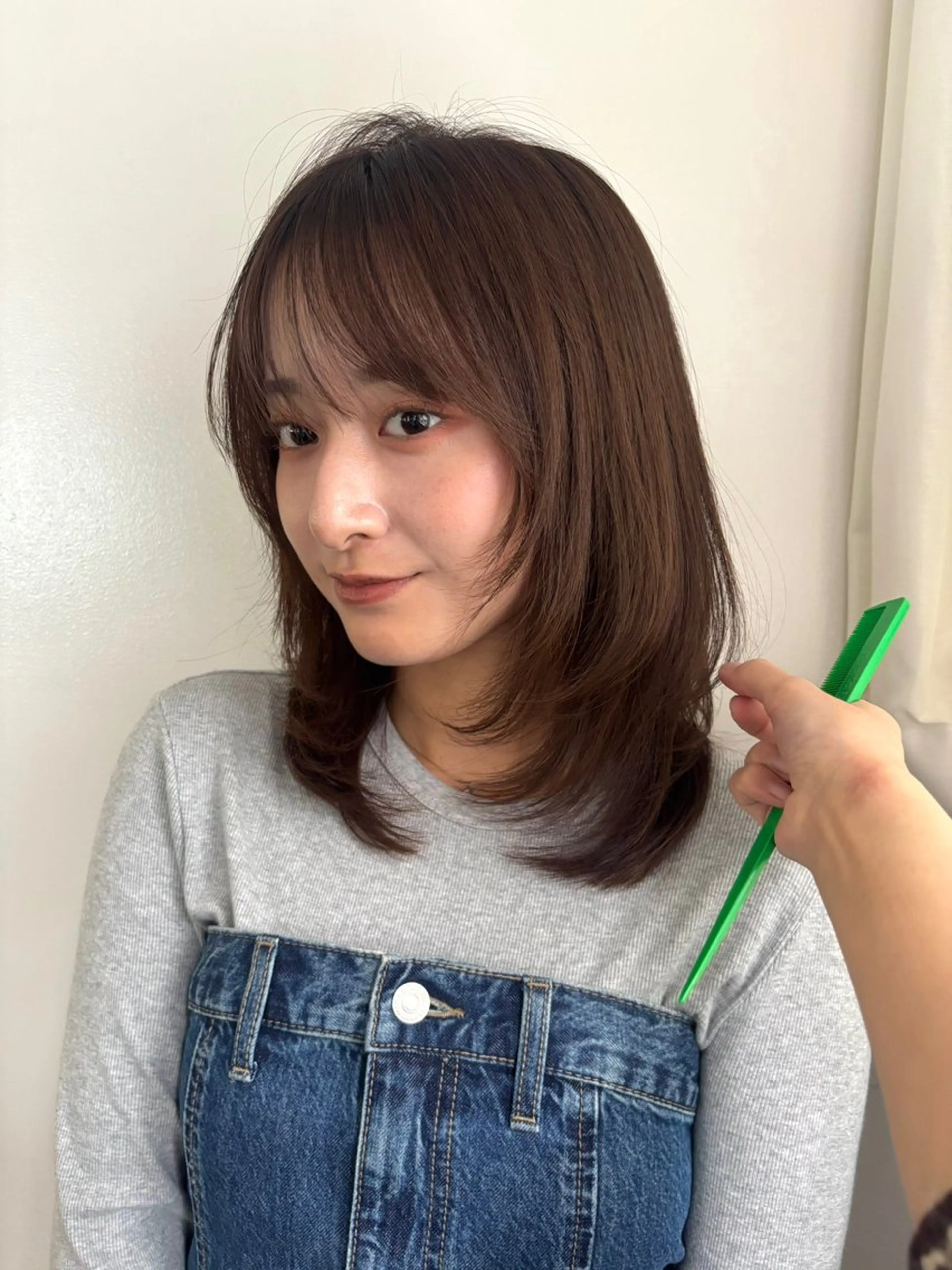 ミディアム ハッシュカット 佐藤 芽依のヘアスタイル