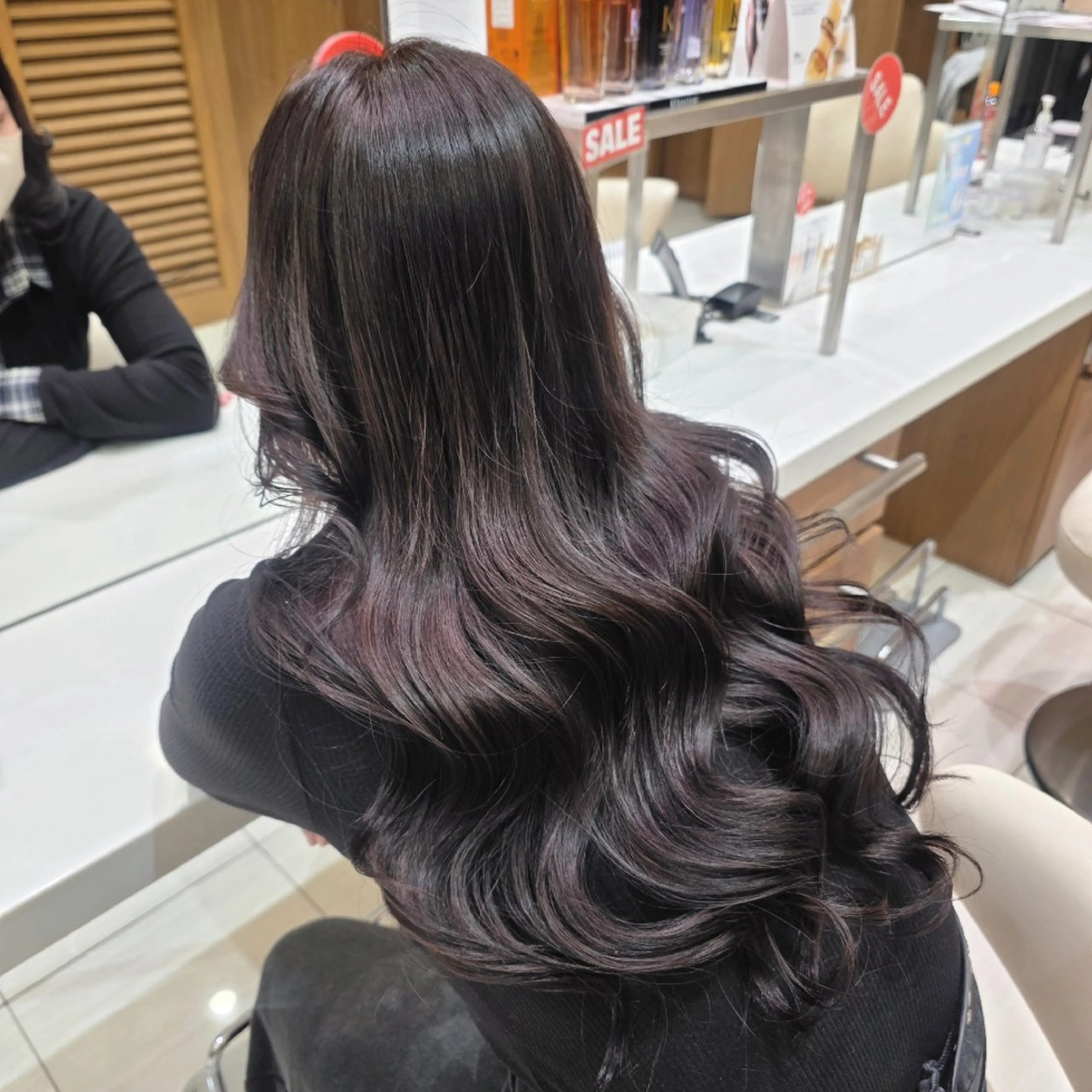 カラー シルバー ヘアカラー レナークソワン ちだしえりのヘアスタイル