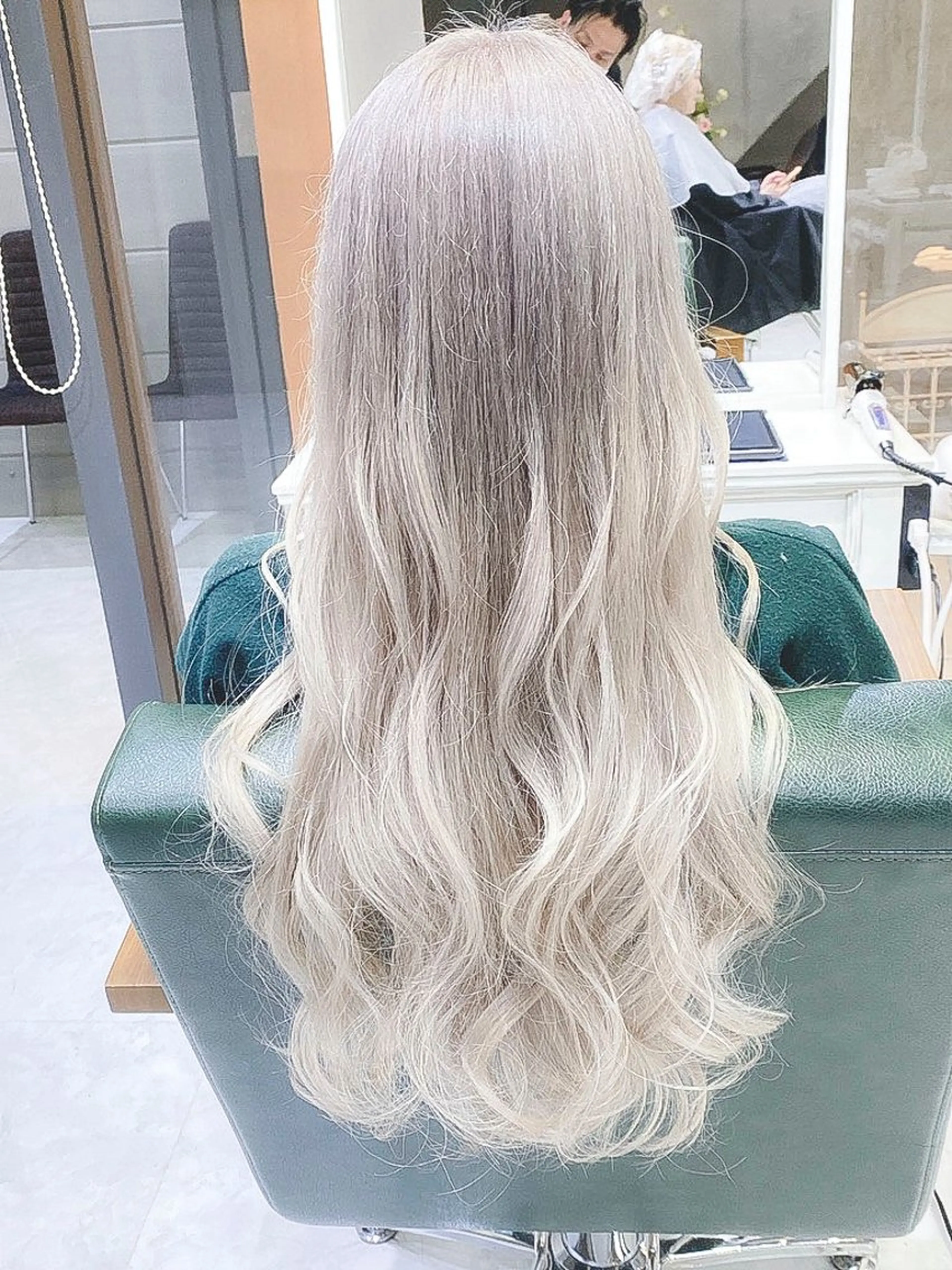 ロング カラー ヘアアレンジ ブリーチ ケアブリーチ 透明感カラー デザインカラー ハイトーンカラー 𝐑𝐈𝐍𝐊𝐀 🐷🖤のヘアスタイル