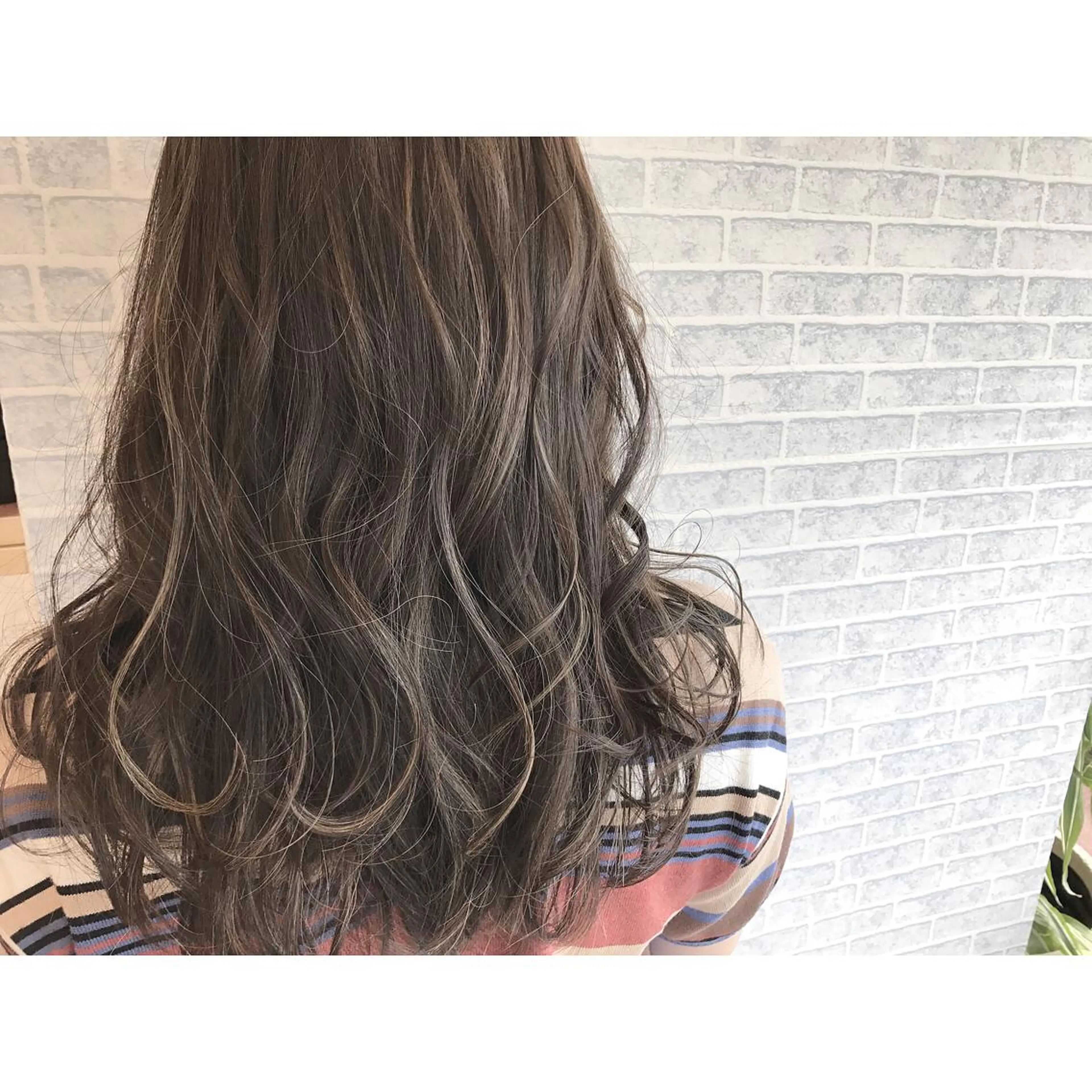 セミロング カラー アディクシーカラー ハイライトカラー ハイライト 荒木 拓也のヘアスタイル