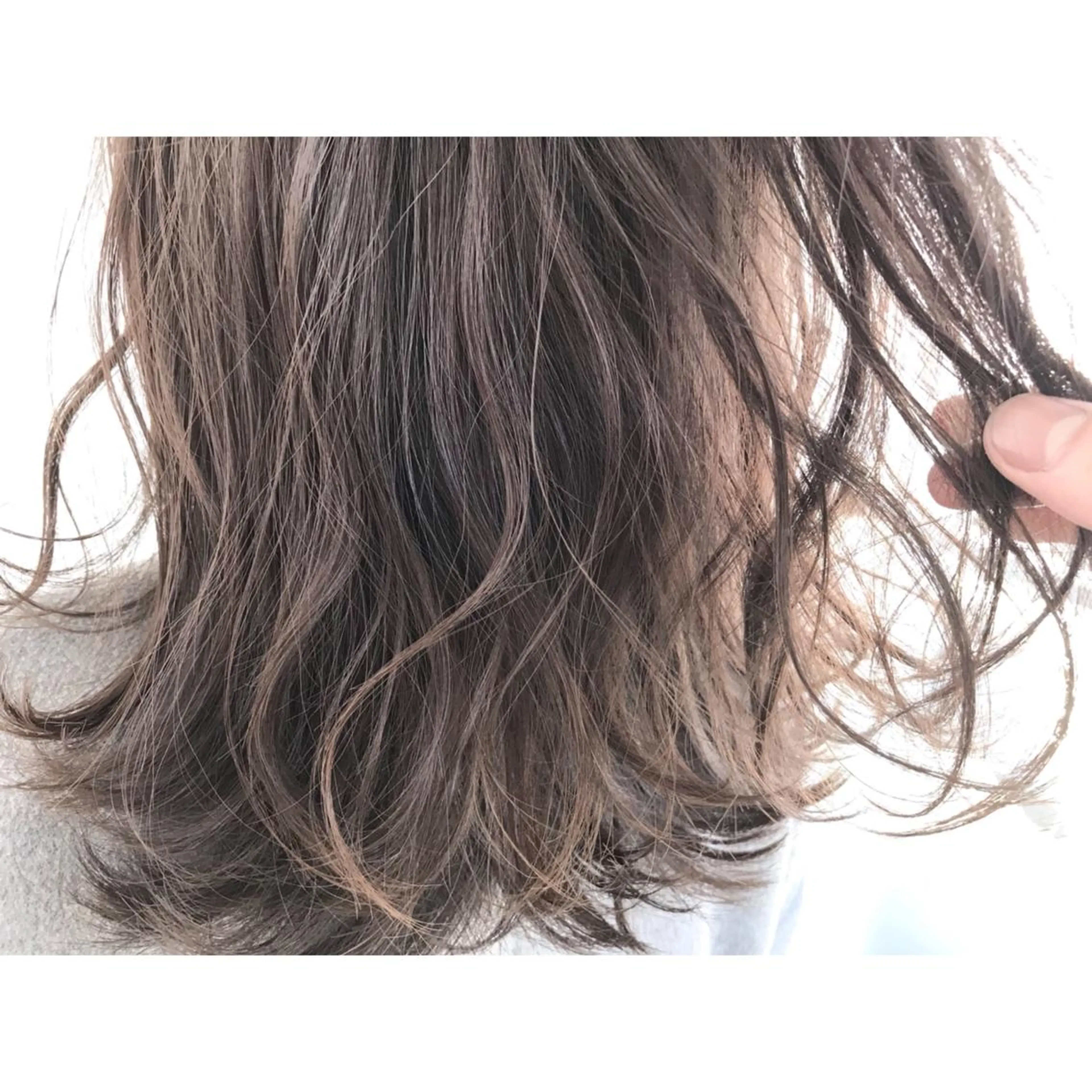 セミロング カラー ショート/レイヤー なら石井知希のヘアスタイル