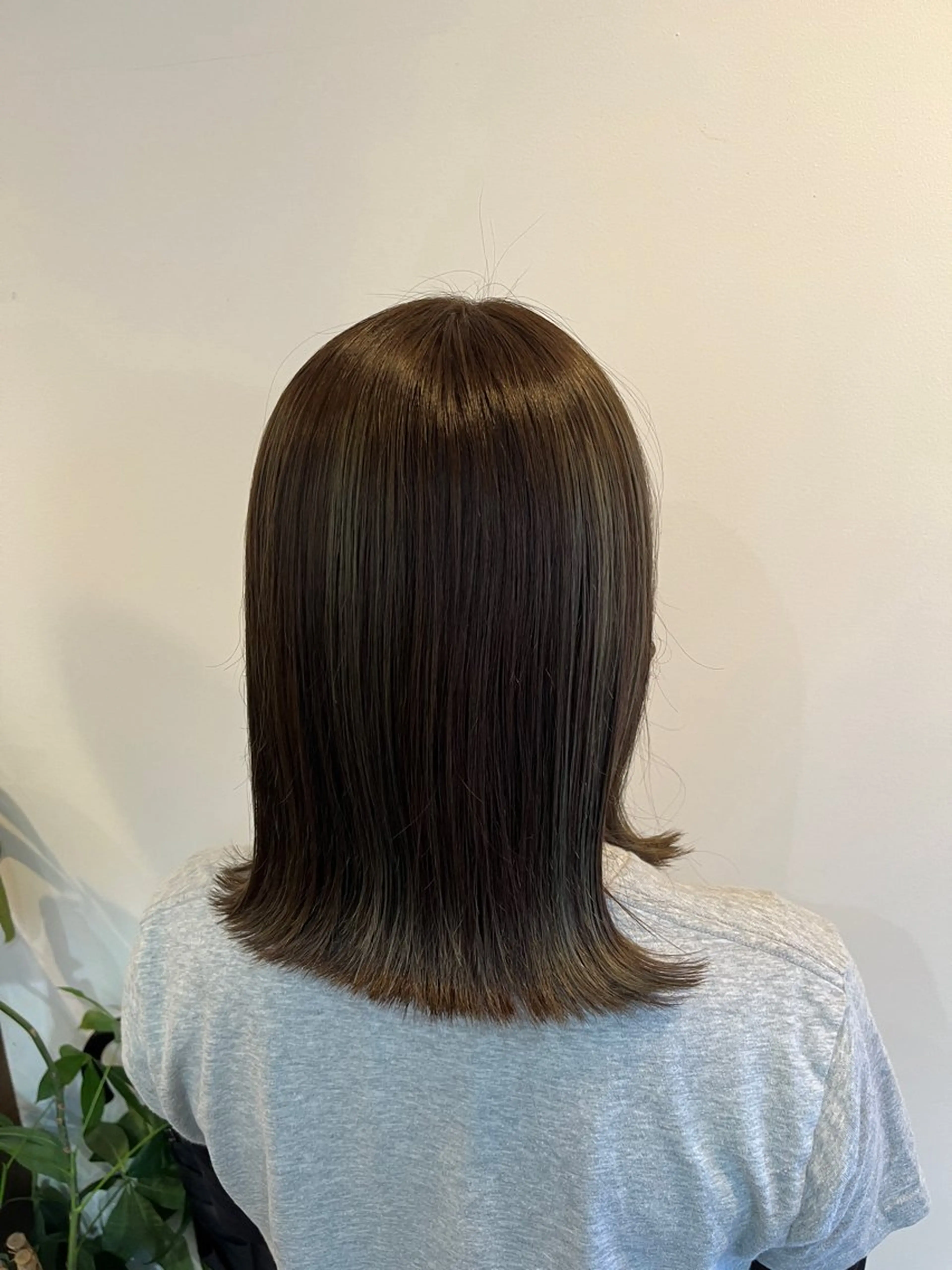 ミディアム カラー 外ハネヘア カット ヘアカラー トリートメント オートクチュールランコントレ西京極店所属・今在家 玲【艶髪スト レート/メンズ特化】のヘアスタイル