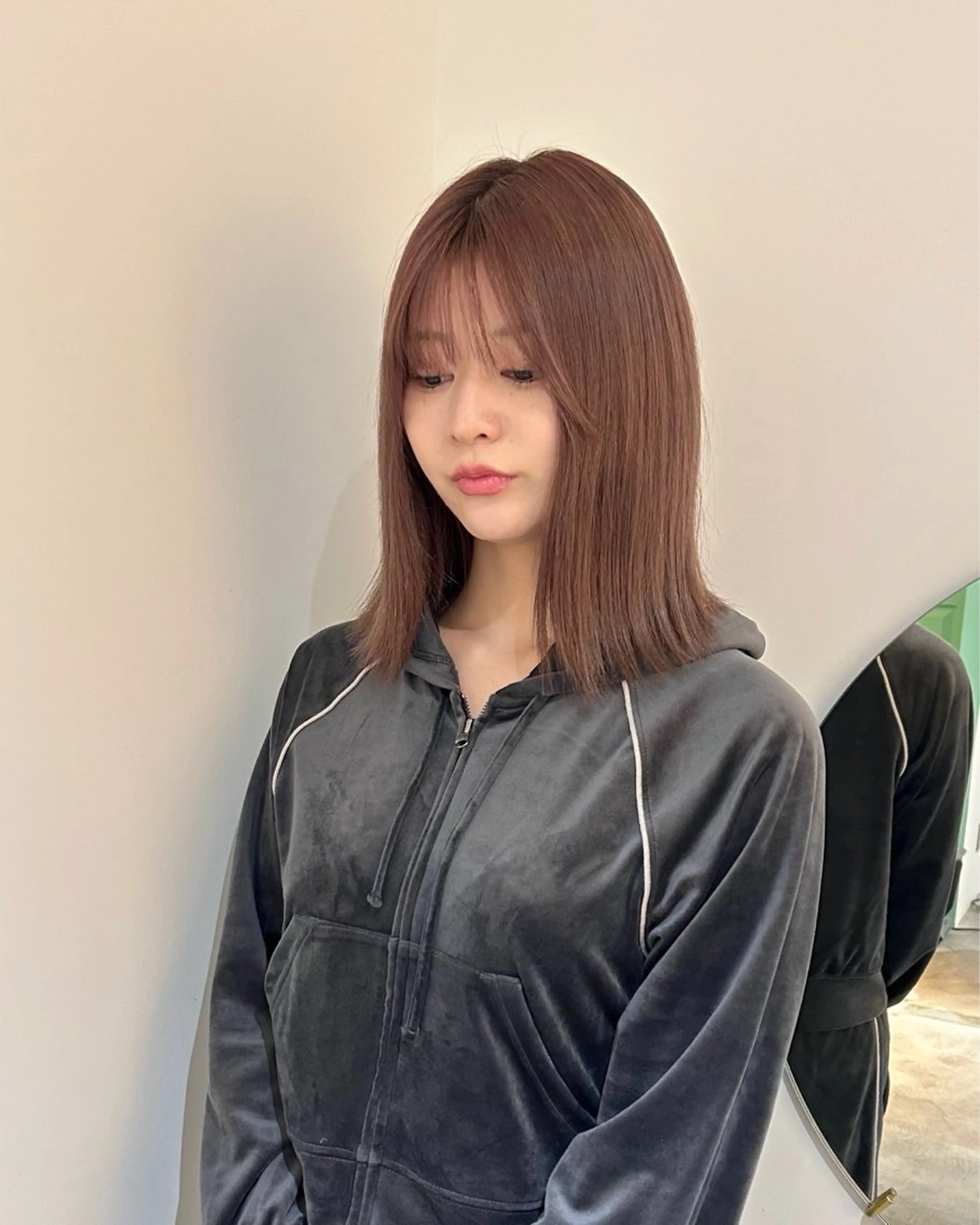 ミディアム three所属・yuuna/ 個性派デザインのヘアスタイル