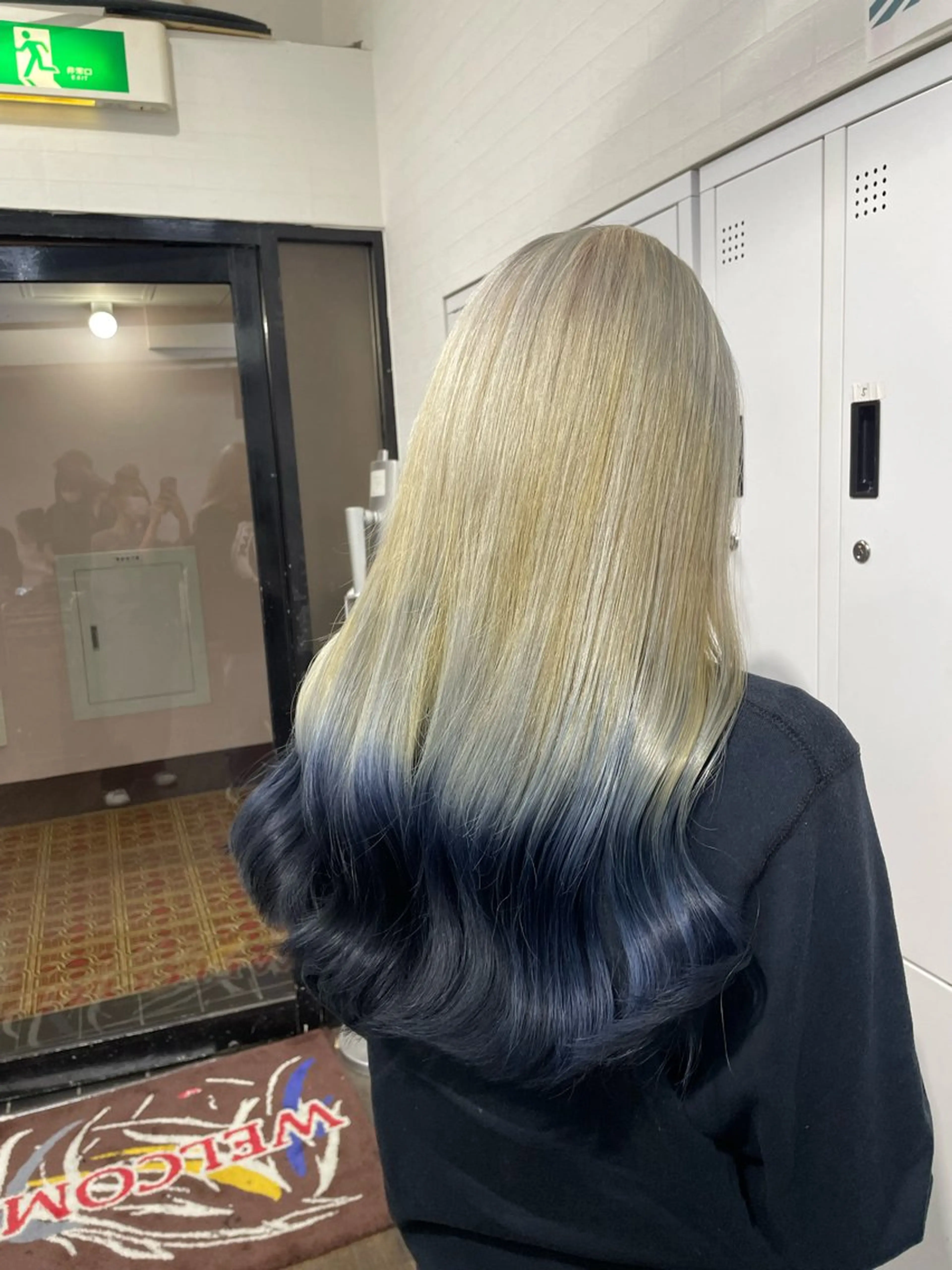 ロング apollo 横浜所属・横浜🦋ハイトーン 🫐耳つぼジュエリーのヘアスタイル