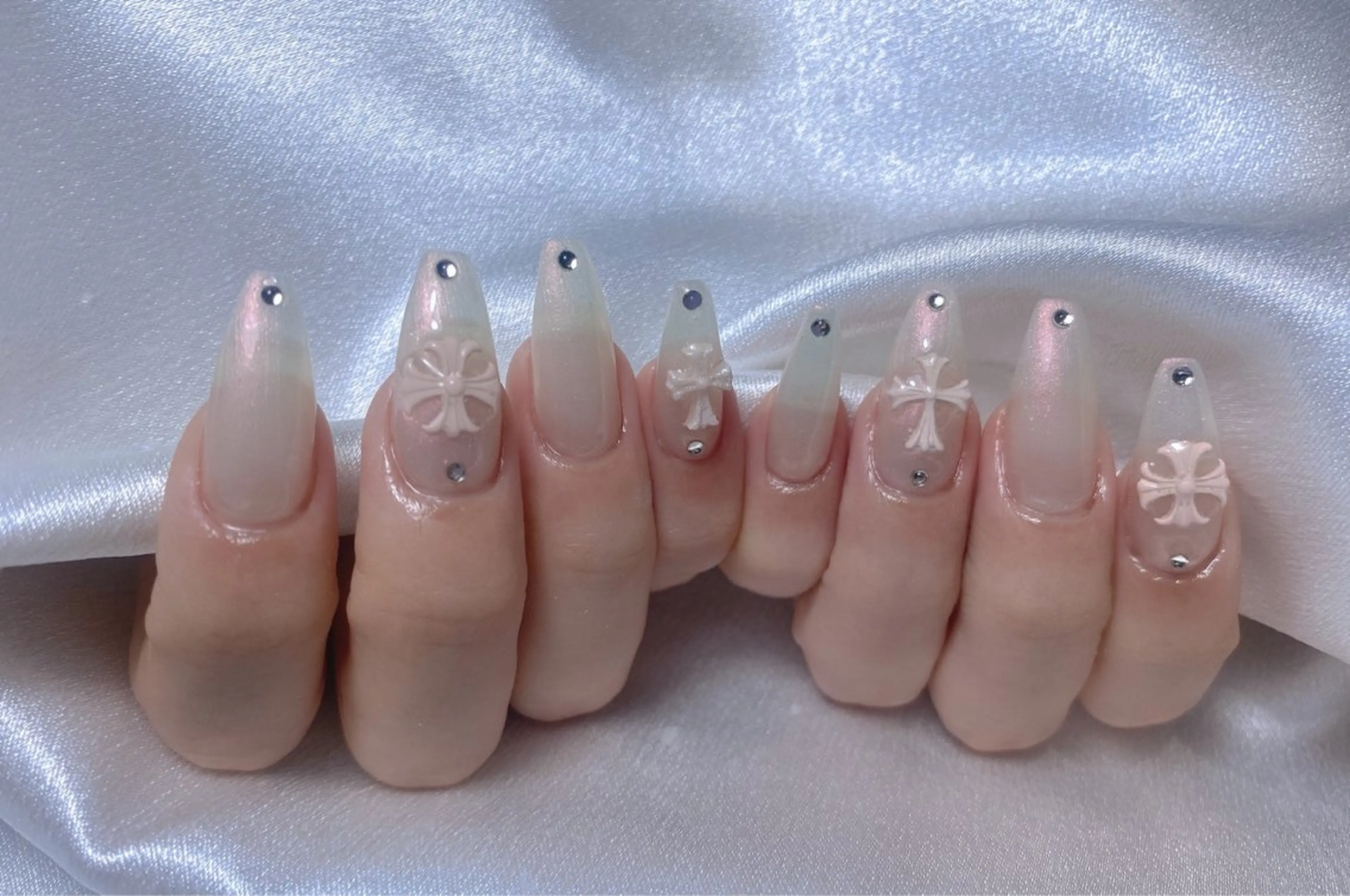 ネイル ブルー チークネイル フレンチネイル ジェルネイル ハート ハンドネイル 美爪パラジェル導入店 Sunnilyのネイルデザイン