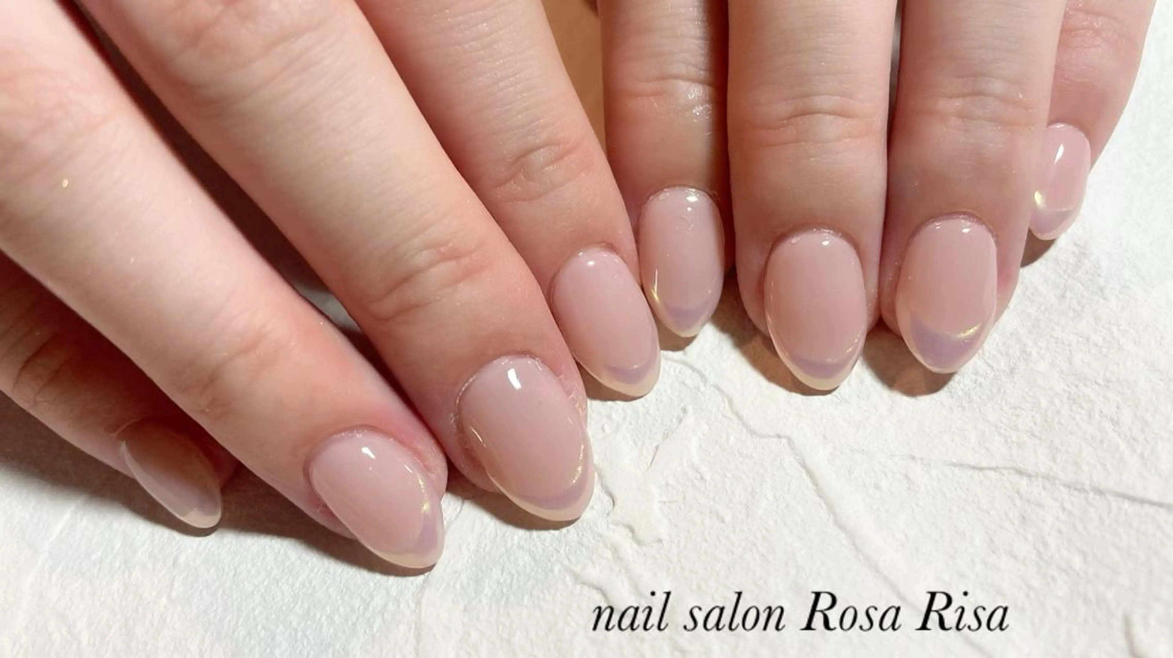 ミディアム ネイル オーロラネイル フレンチネイル ネイルスタジオ シェイクユアハンズのネイルデザイン