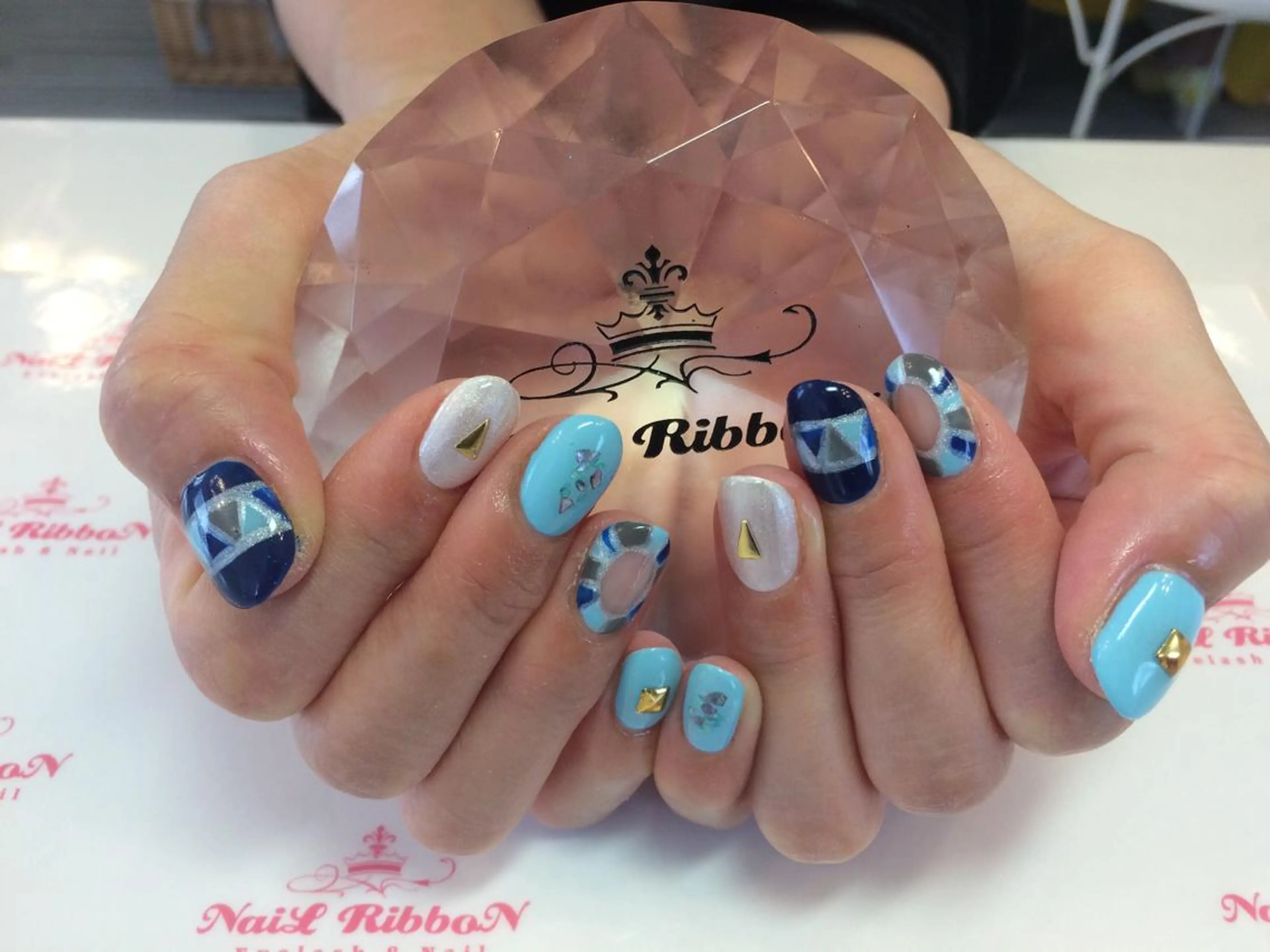 ネイル ネイルリボン 受付スタッフのネイルデザイン