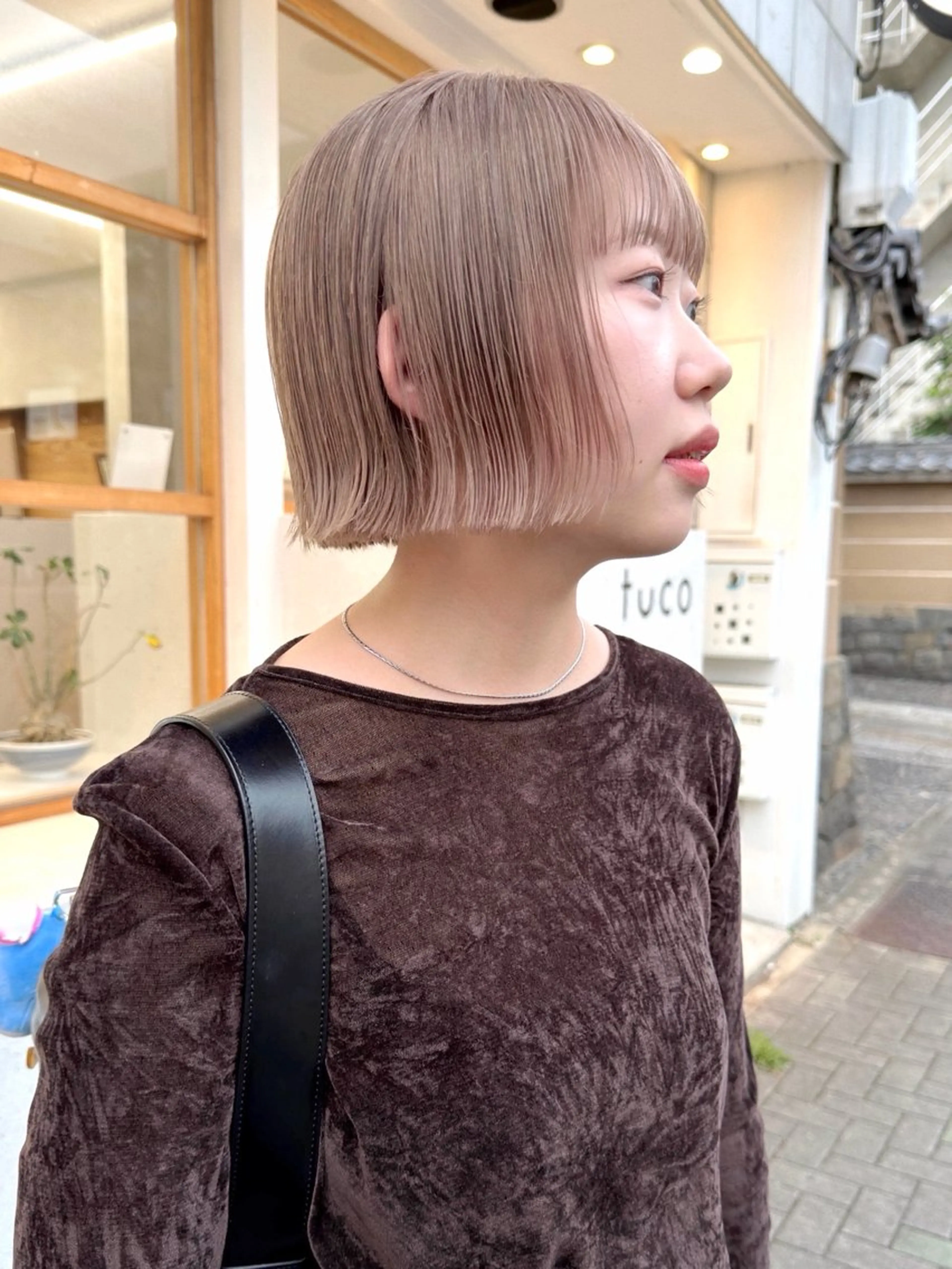 ショート カラー ベージュカラー ブリーチ ミルクティーベージュ ボブ カット ヘアカラー トリートメント デザイン/レイヤー Kaito🐩/栄のヘアスタイル