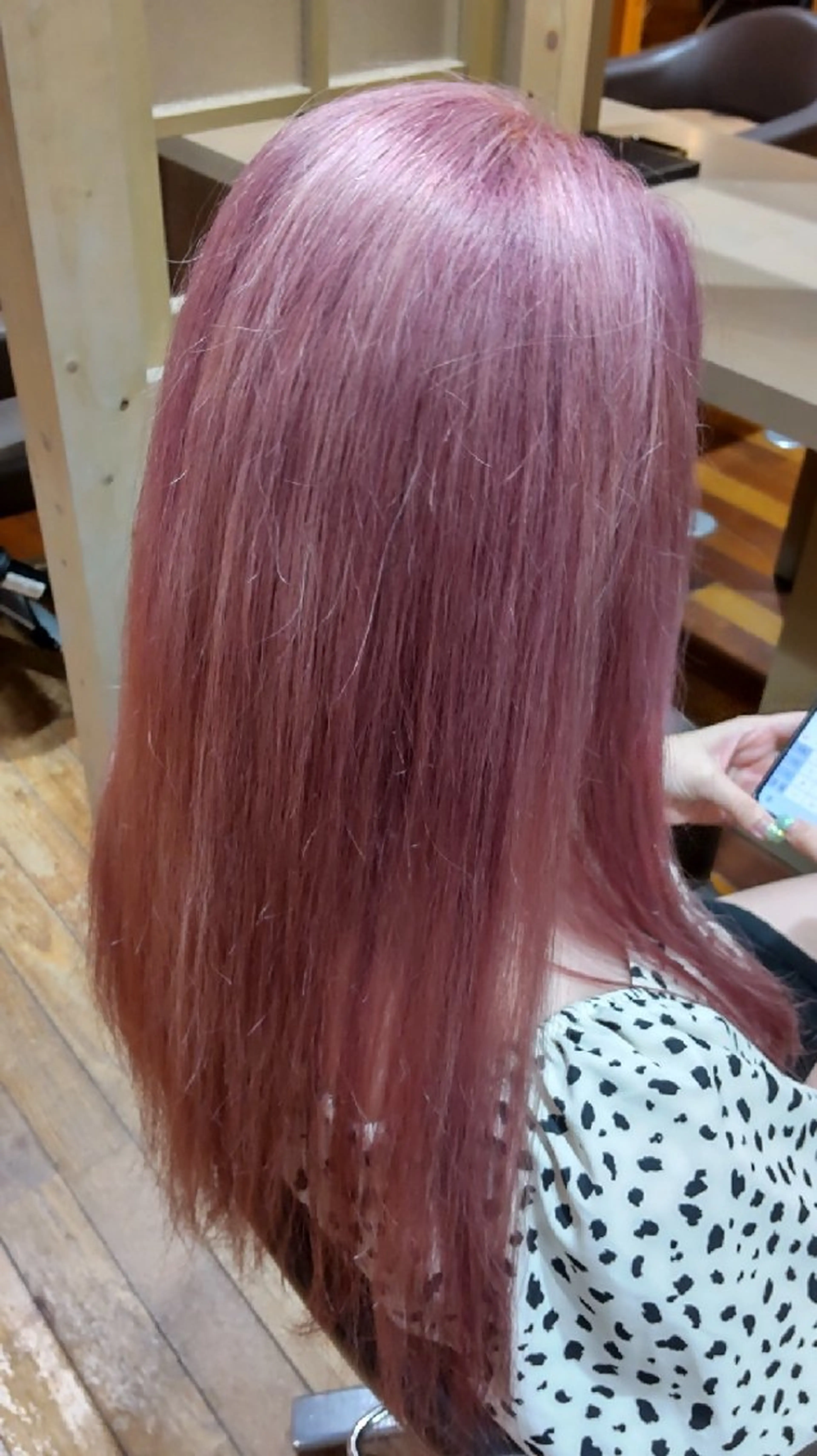 ロング カラー ハイトーンカラー ピンクカラー もり はなののヘアスタイル