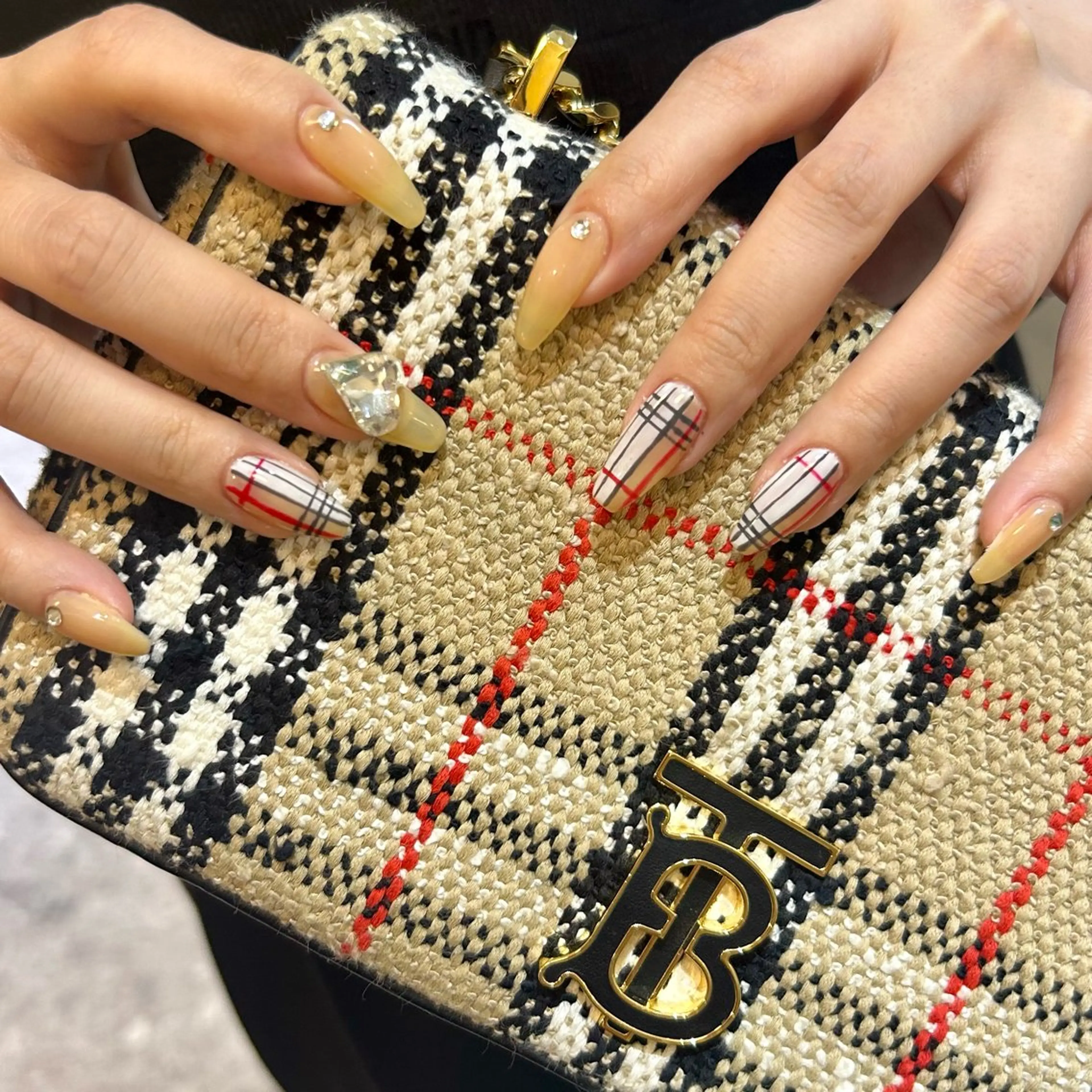 ネイル ハンドネイル 💅🏽 SHIORI🌙のネイルデザイン