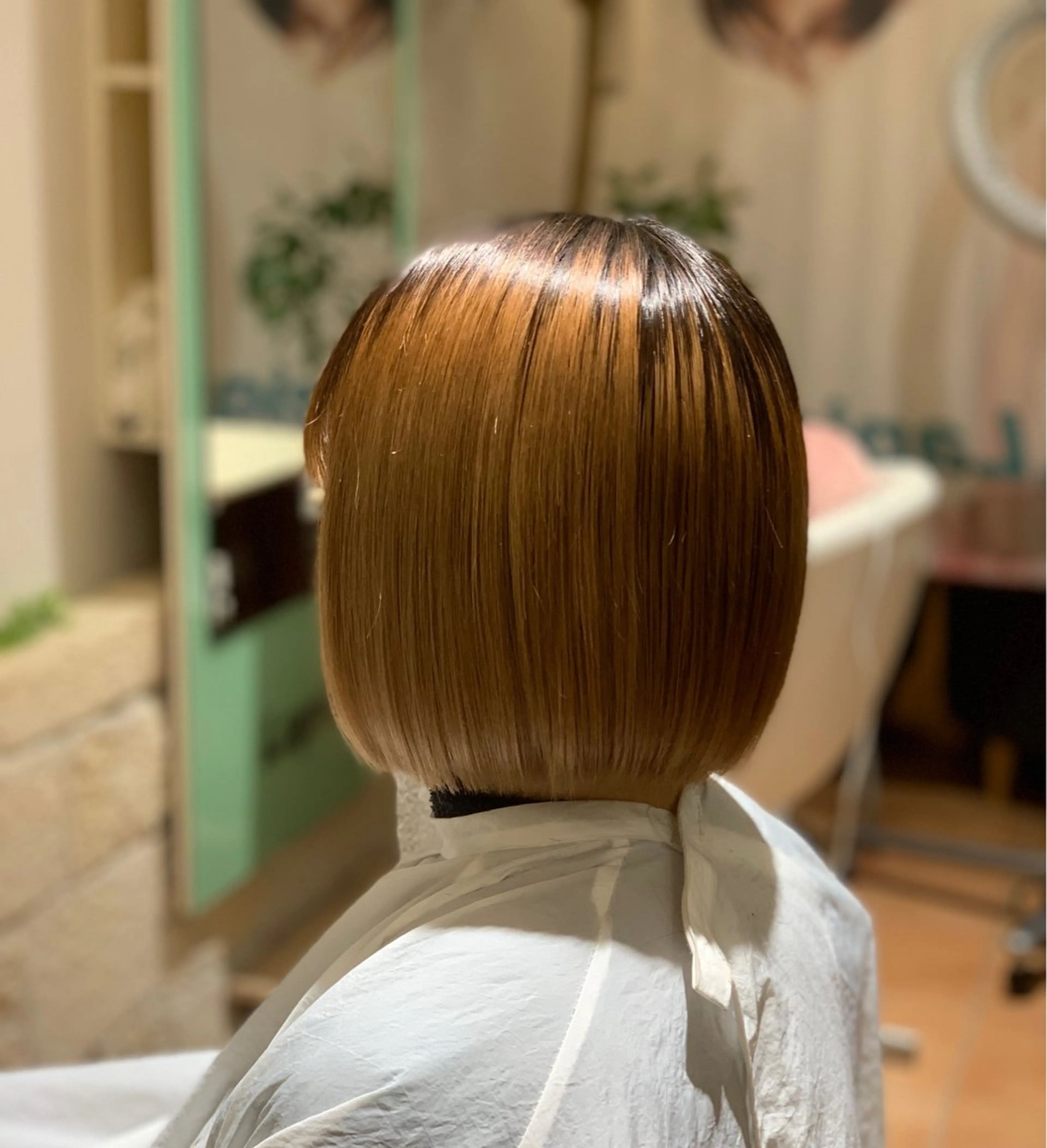 ショート カット Lamp 柏 山口 か乃 ブリーチカラーのヘアスタイル