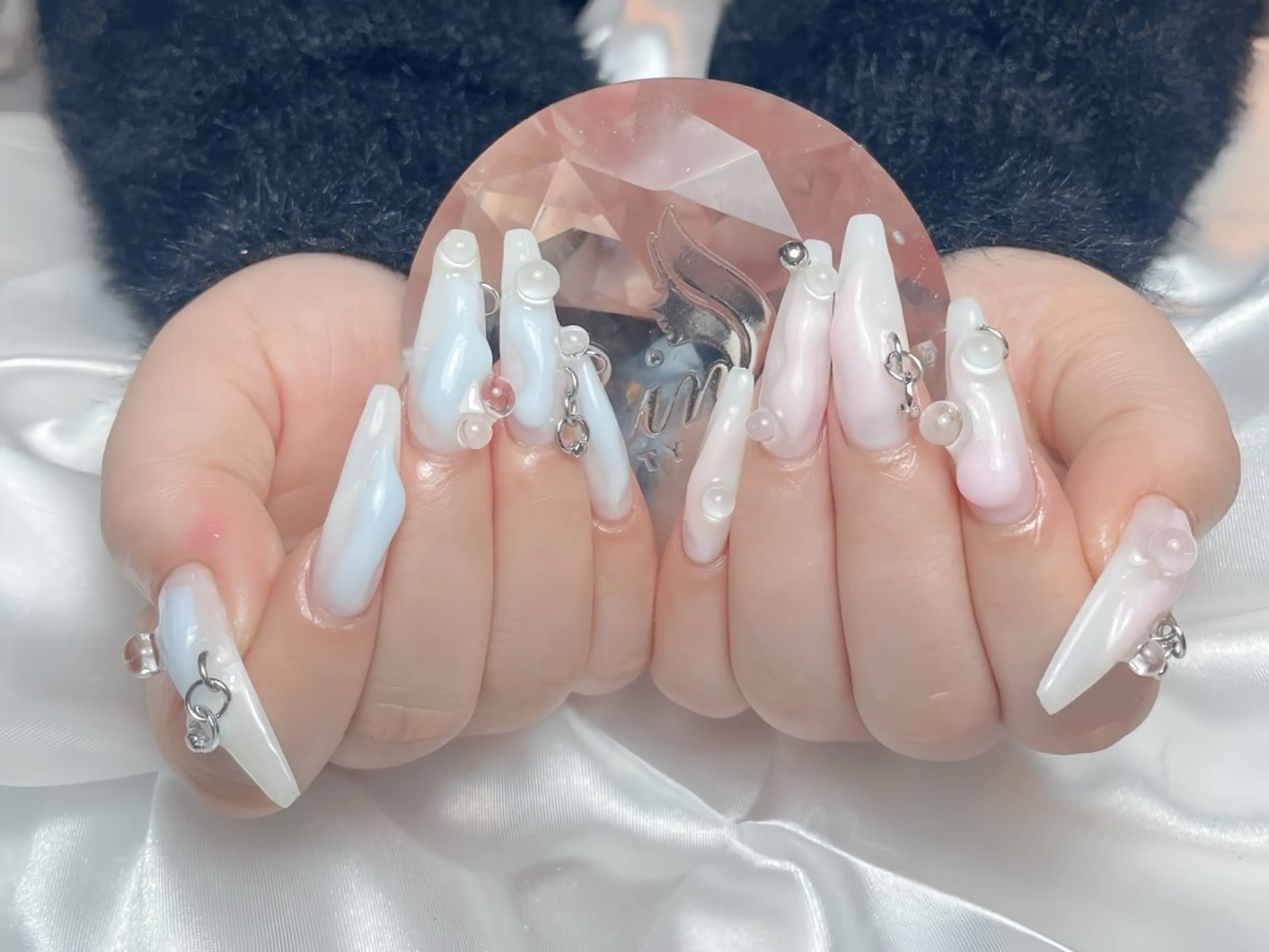 ネイル アートネイル チークネイル ジェルネイル ロングネイル マグネットネイル ハンドネイル Rin Nail 新大久保店のネイルデザイン