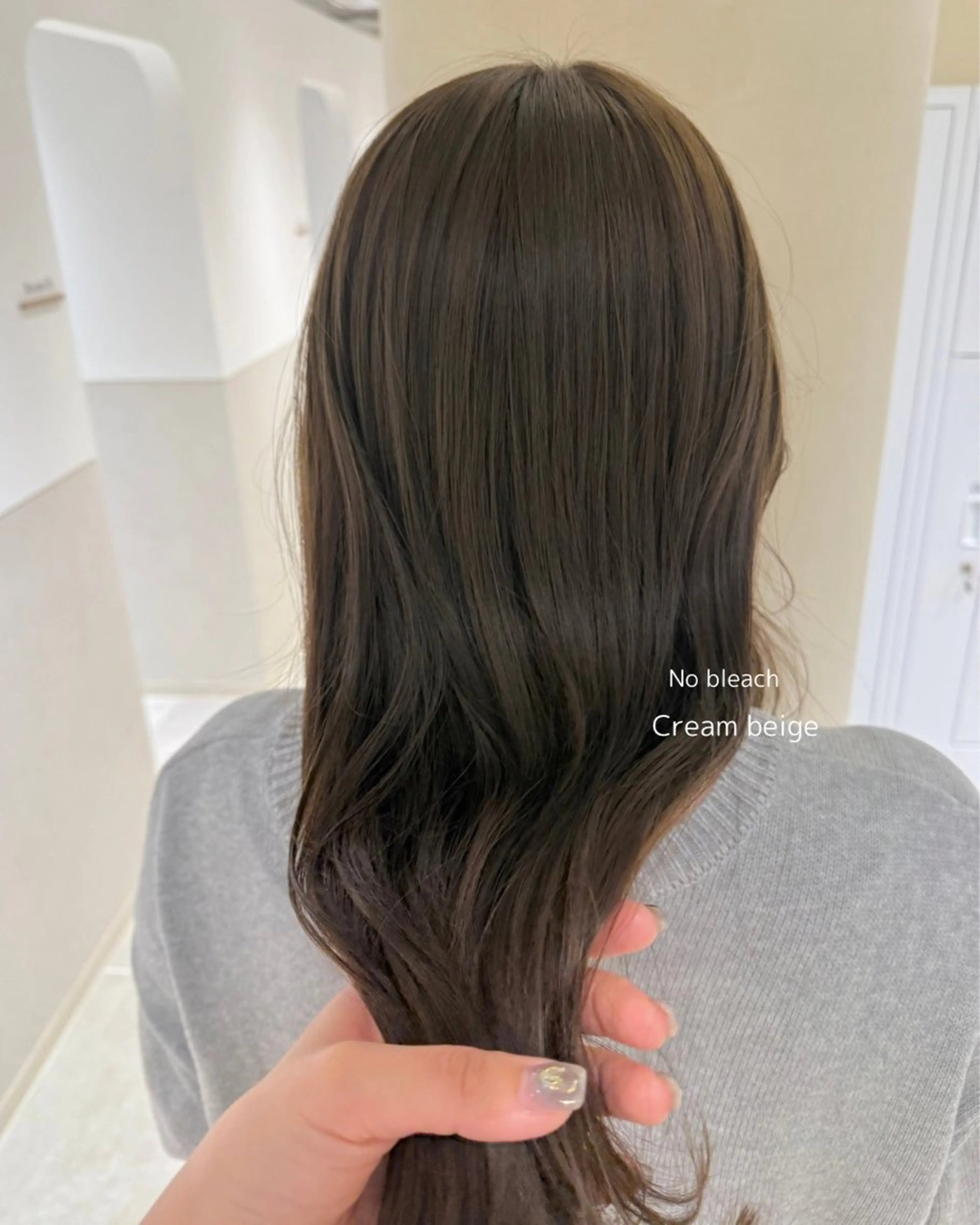 ロング SALOWIN  吉祥寺店所属・くすみベージュカラー 🪻HARUKAのヘアスタイル