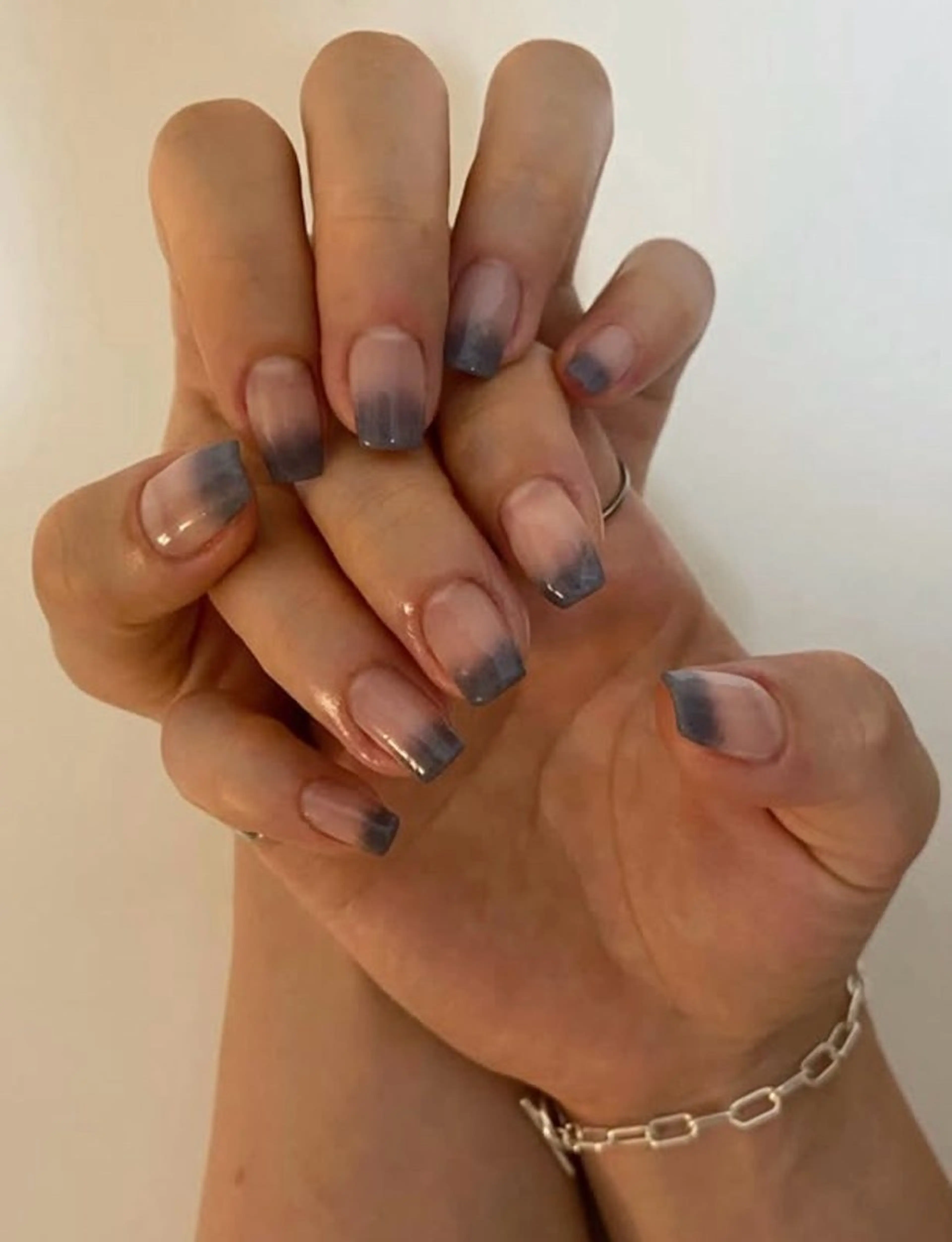 ネイル ブルー グラデーション ハンドネイル LAJITTO所属・LAJITTO ANJUのネイルデザイン