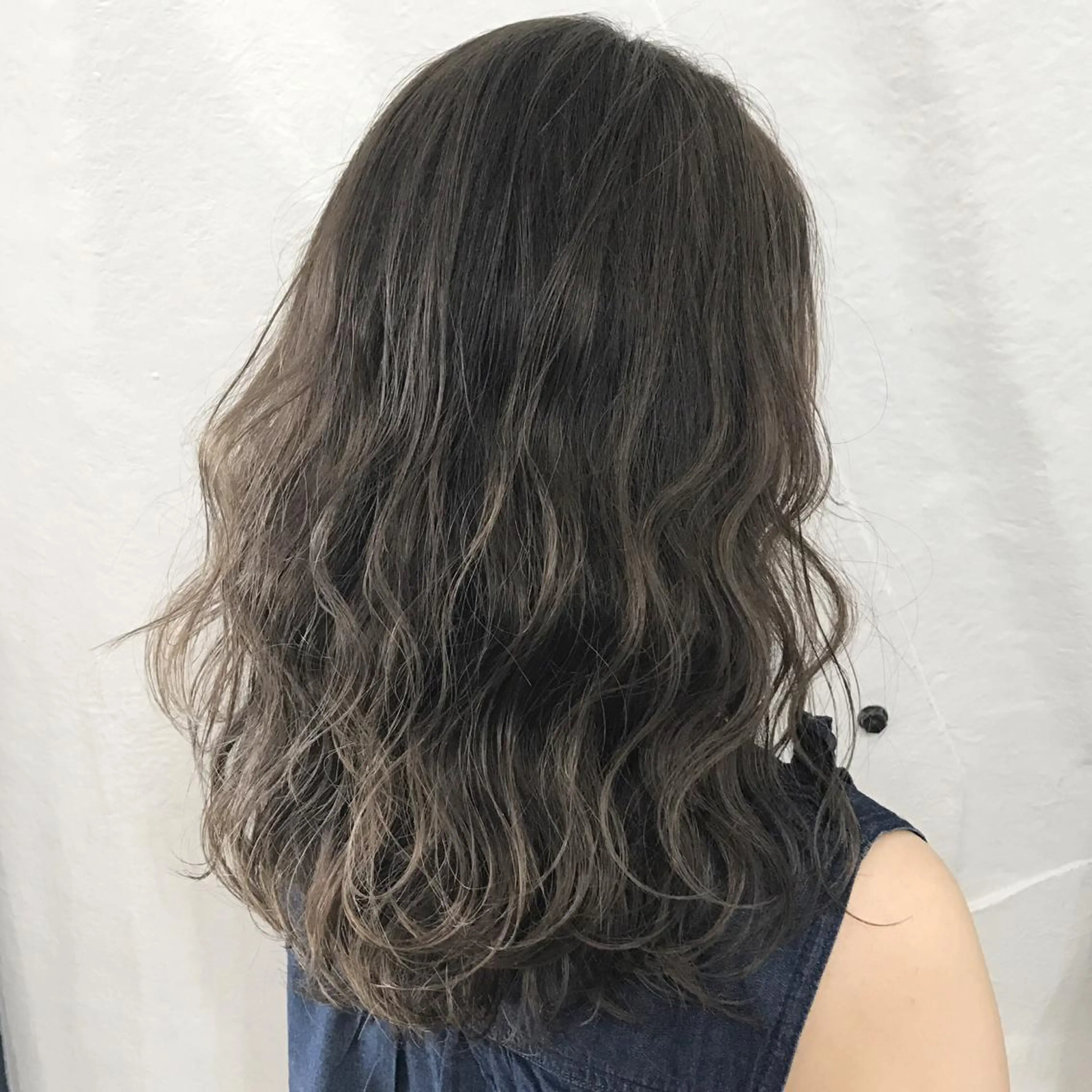 カラー アッシュ アッシュグレー アッシュグレージュ グレージュ ハイライトカラー サロウィン所属・K-POP好き美容師 🇰🇷Kai.Yのヘアスタイル