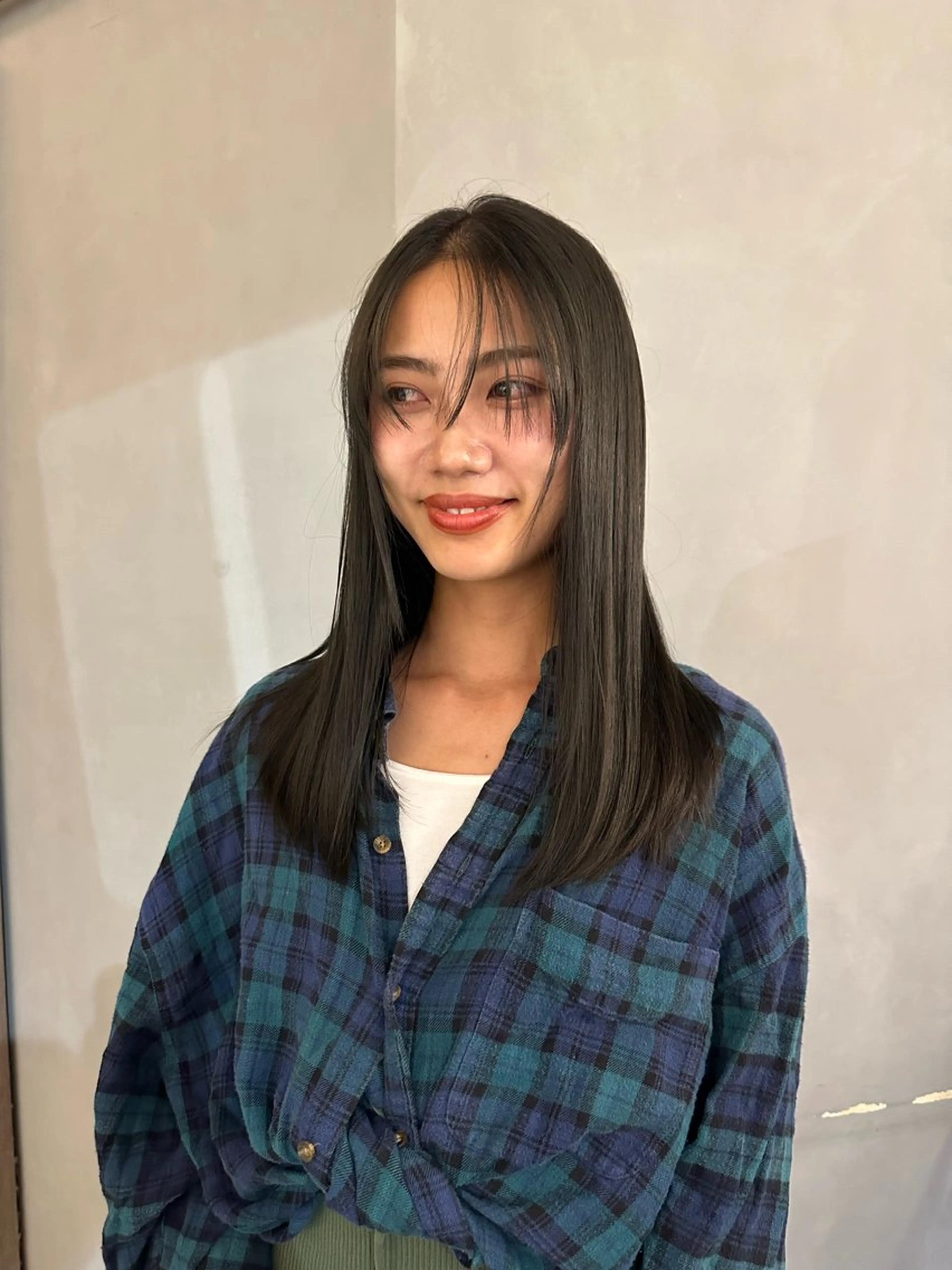 ミディアム カラー カット ヘアカラー エクステ 美髪・シールエクステ ホソタニリョウコのヘアスタイル