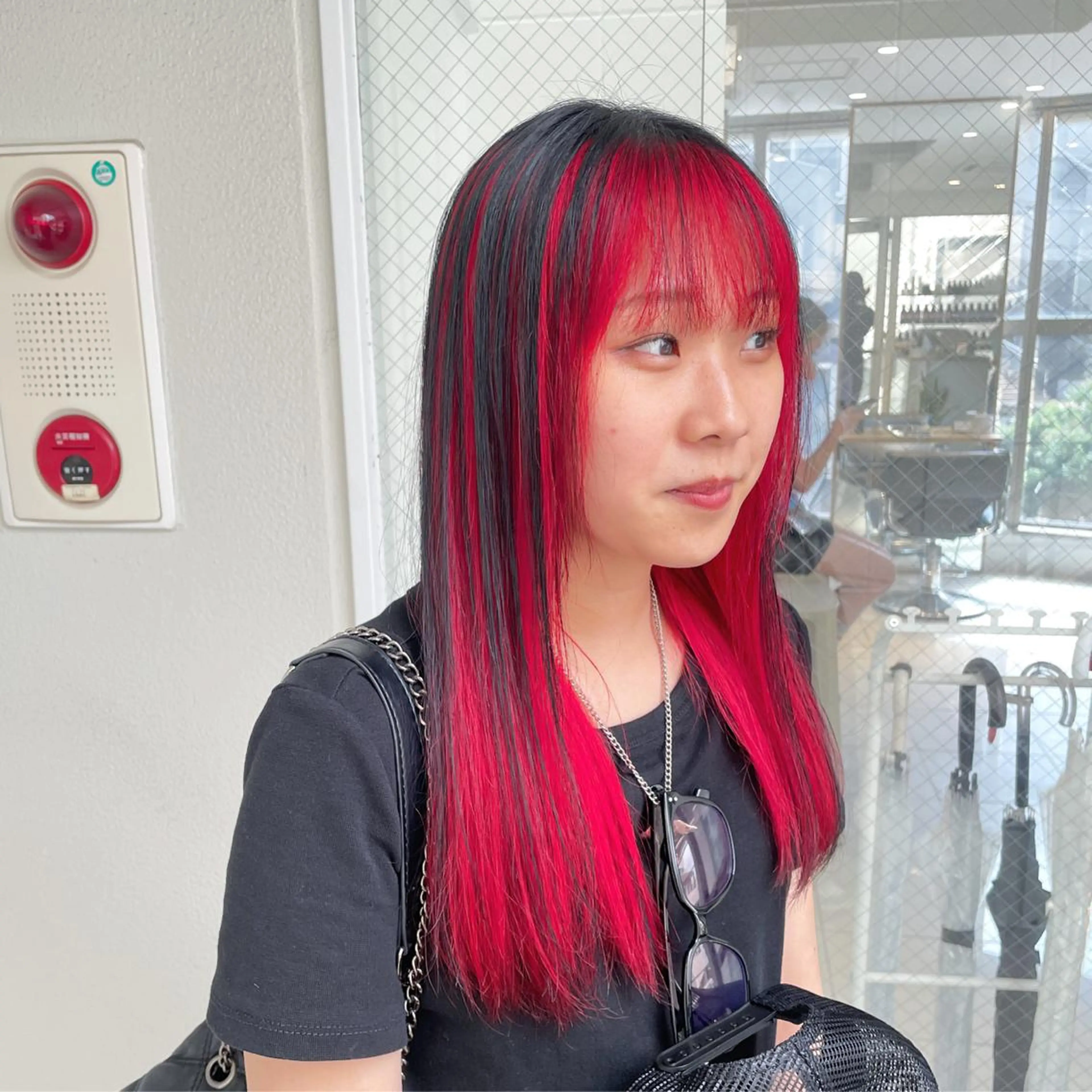 ロング カラー ヘアアレンジ 黒髪 レッドカラー ヘアカラー トリートメント ヘッドスパ ヘアセット 艶髪✨寒色カラー✨ 翁長孝輔のヘアスタイル