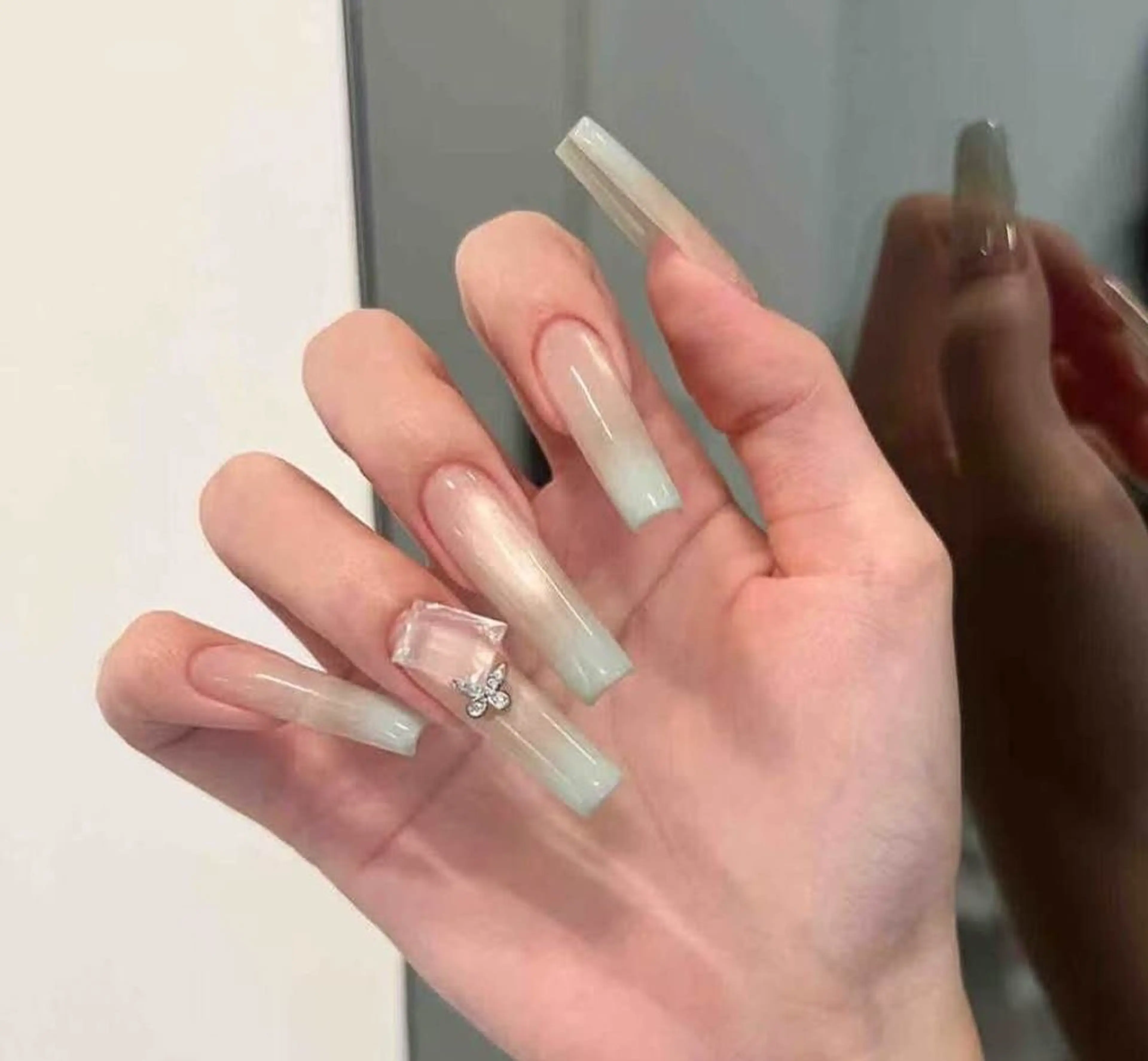 ネイル オーロラネイル フラワーネイル フットネイル フレンチネイル ジェルネイル ハンドネイル Oomiya 服部のネイルデザイン