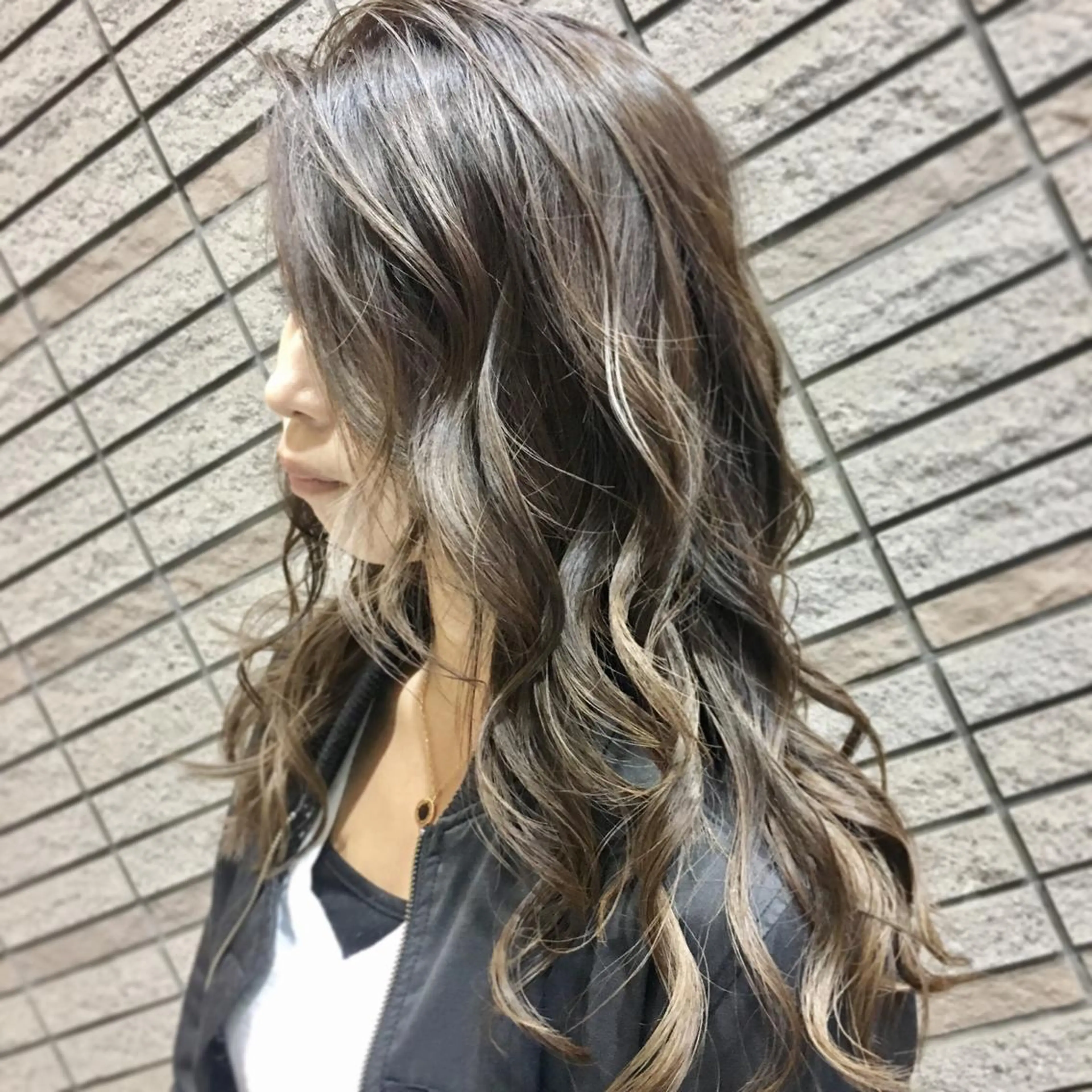 ロング カラー グレージュ ハイライトカラー ハイライト カット ヘアカラー N° jillva ♦️川端裕司♦️のヘアスタイル