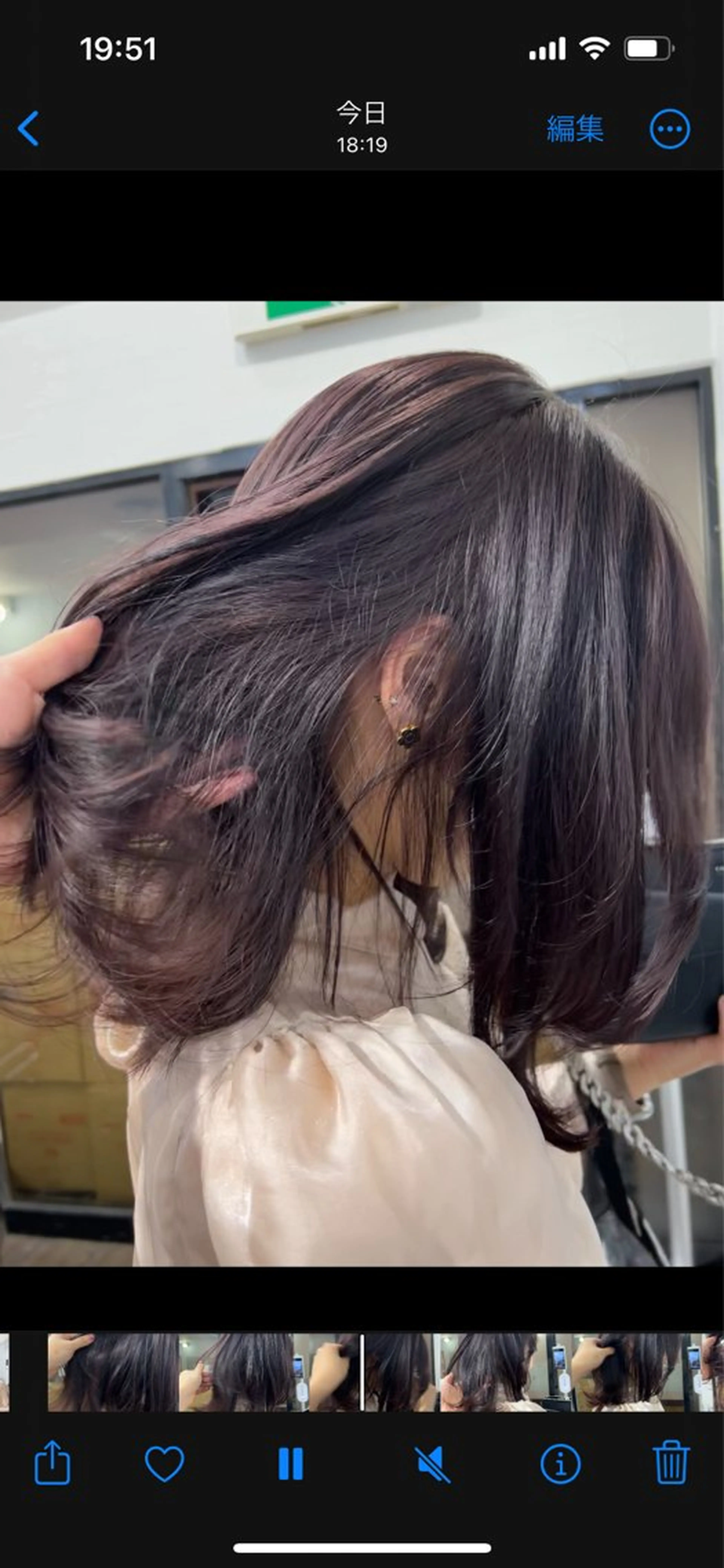 ミディアム Yui. ハイトーン/パーマ/のヘアスタイル