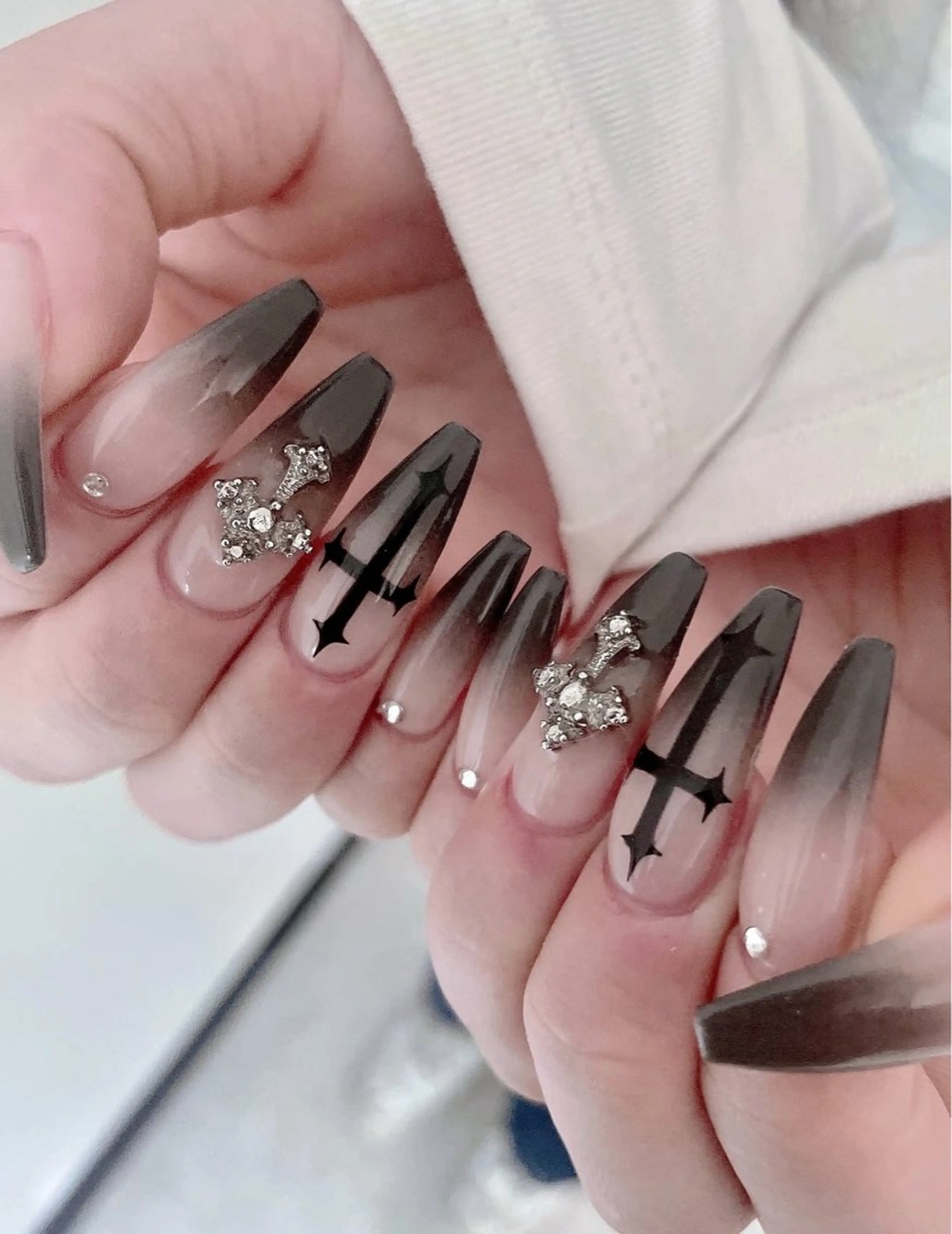 ネイル アニマル柄 オーロラネイル チークネイル フラッシュネイル ジェルネイル ハンドネイル Lyna 池袋のネイルデザイン