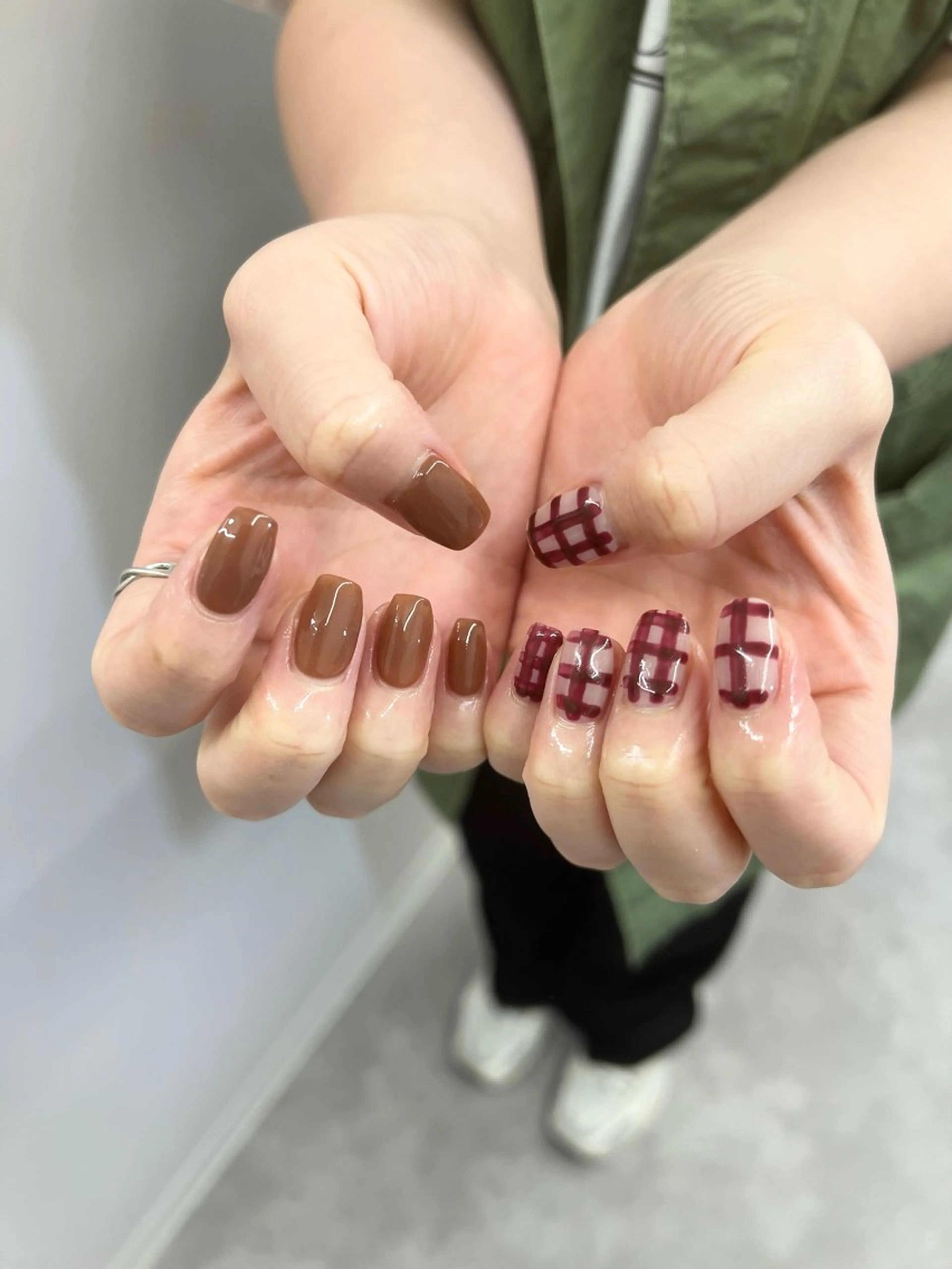 ネイル ブラウン ジェルネイル 韓国ネイル マグネットネイル ニュアンスネイル ハンドネイル ハンドケア Bana_ Nailのネイルデザイン