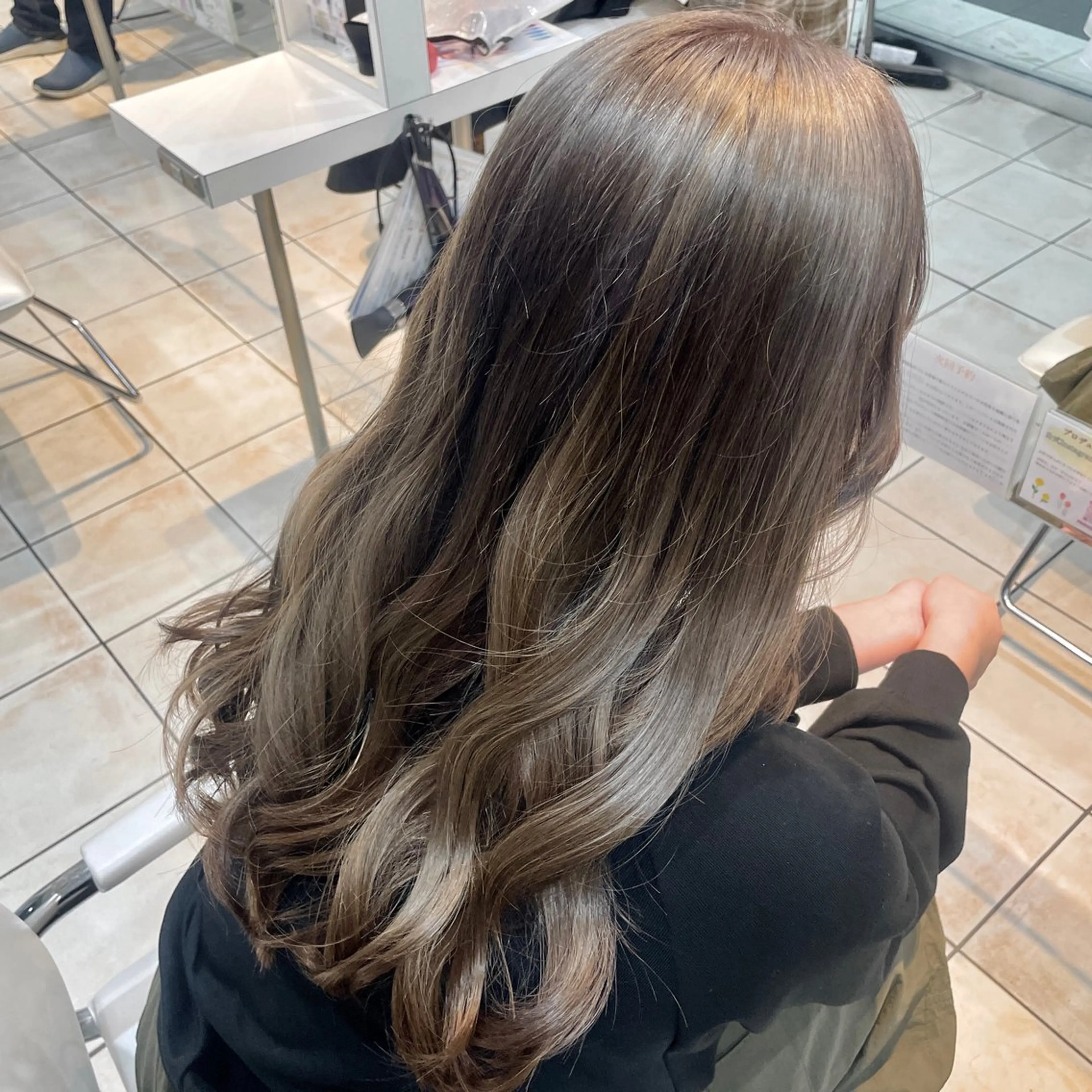 ロング カット ヘアカラー ブリーチ/ヘアセット 【𝙍𝙞𝙣𝙤】のヘアスタイル