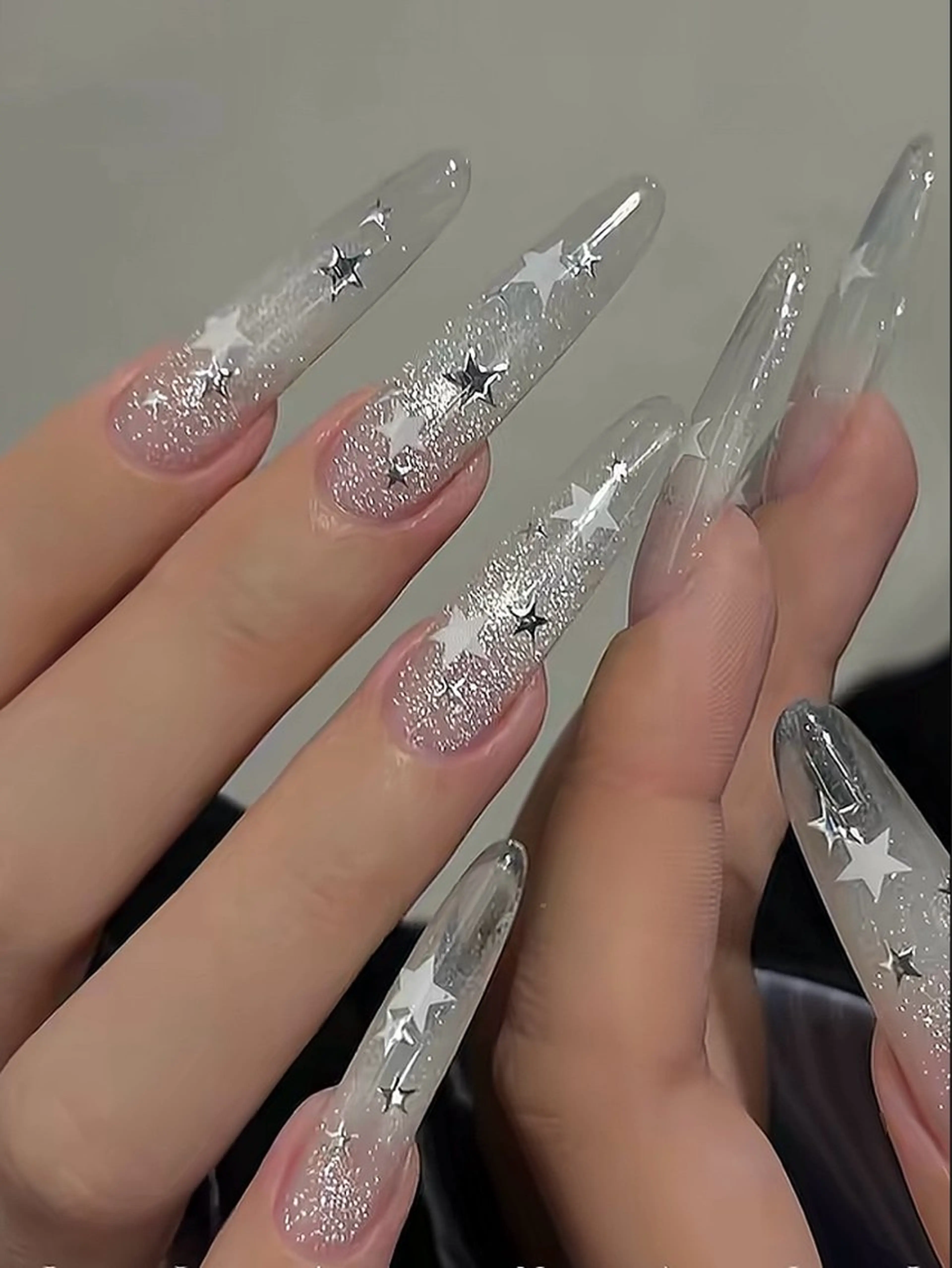 【Hand】チップ長さだしとアート4本まで ソフトジェルオフ無料と甘皮処理無料 本日のみ9000円の写真