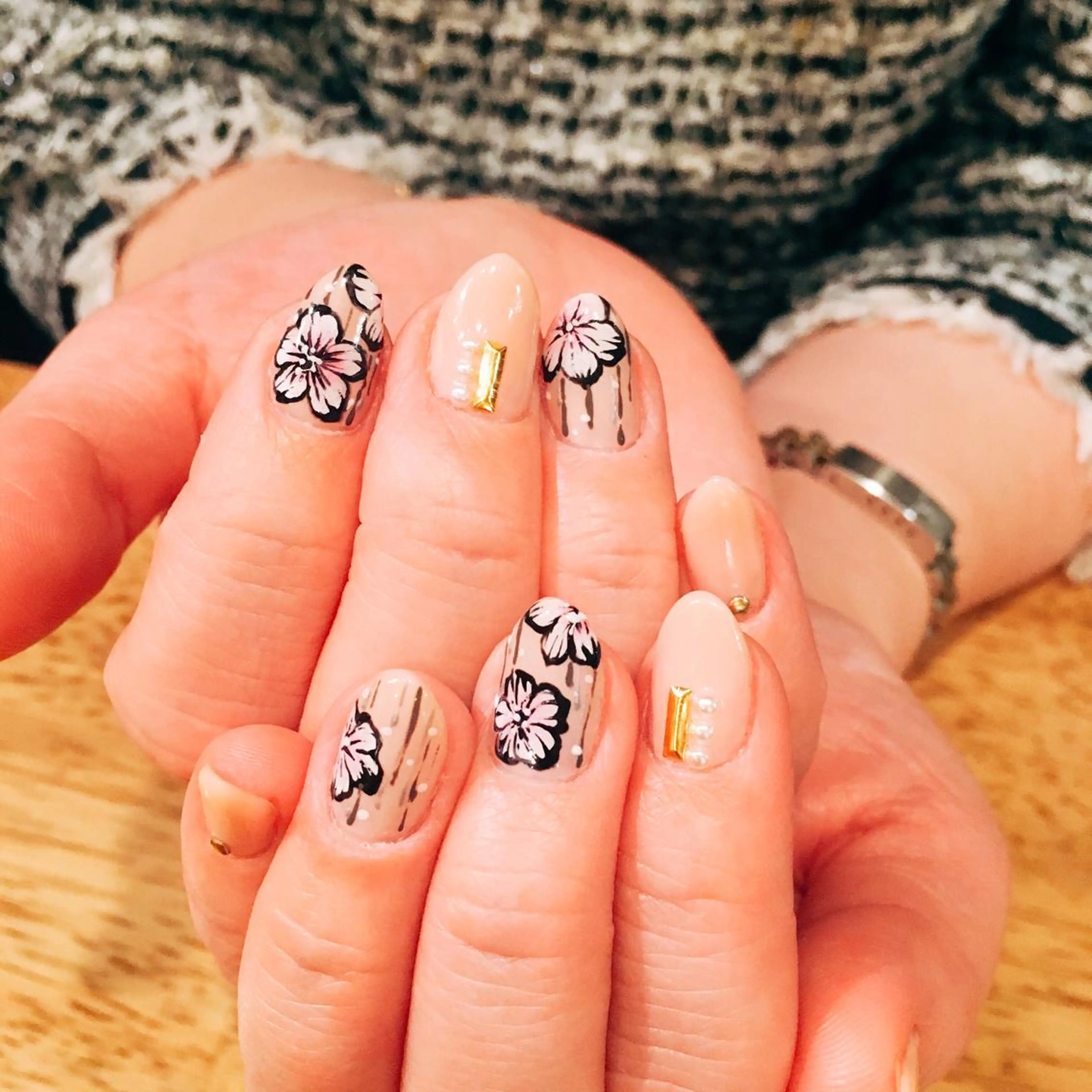 ネイル nail salon Emi la beaute 心斎橋店所属・坪野 めぐみのネイルデザイン