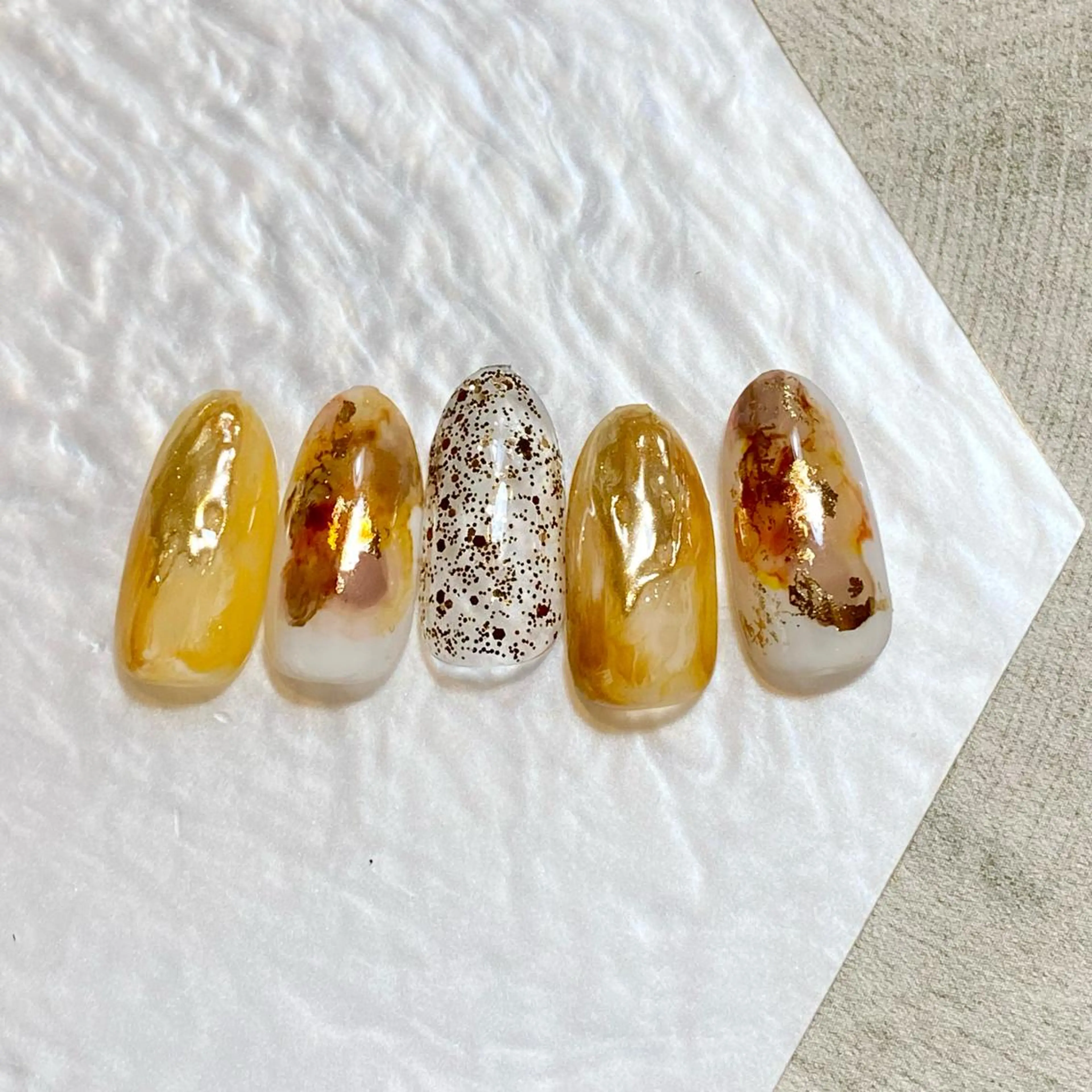 ネイル アートネイル ブラウン ハート ラメ(グリッター) ミラーネイル beauty ☪︎moonのネイルデザイン