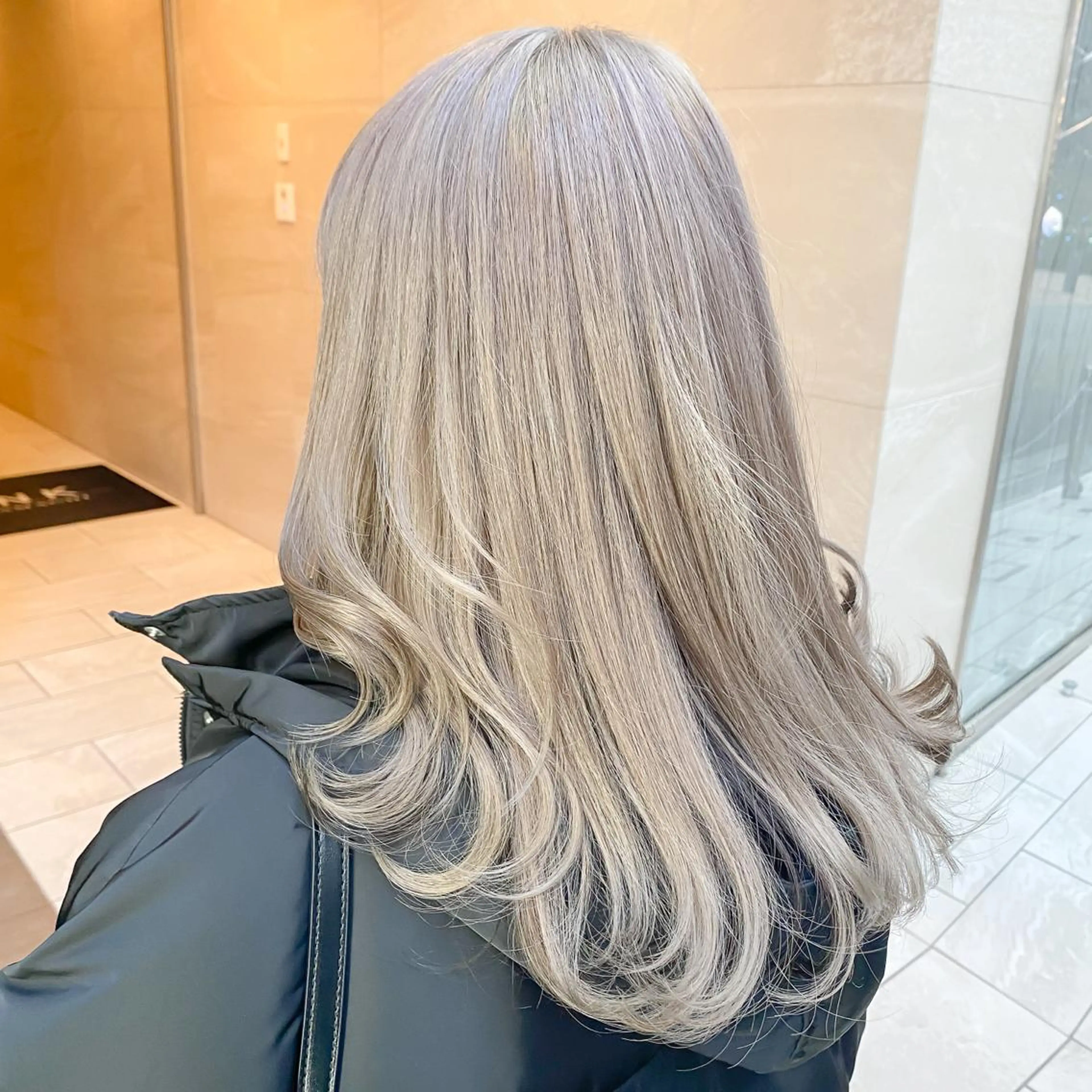 セミロング カラー ベージュカラー 黒髪 ブリーチ ブロンド ブロンドベージュ ✨ハッシュカット✨ ユウキ✨のヘアスタイル