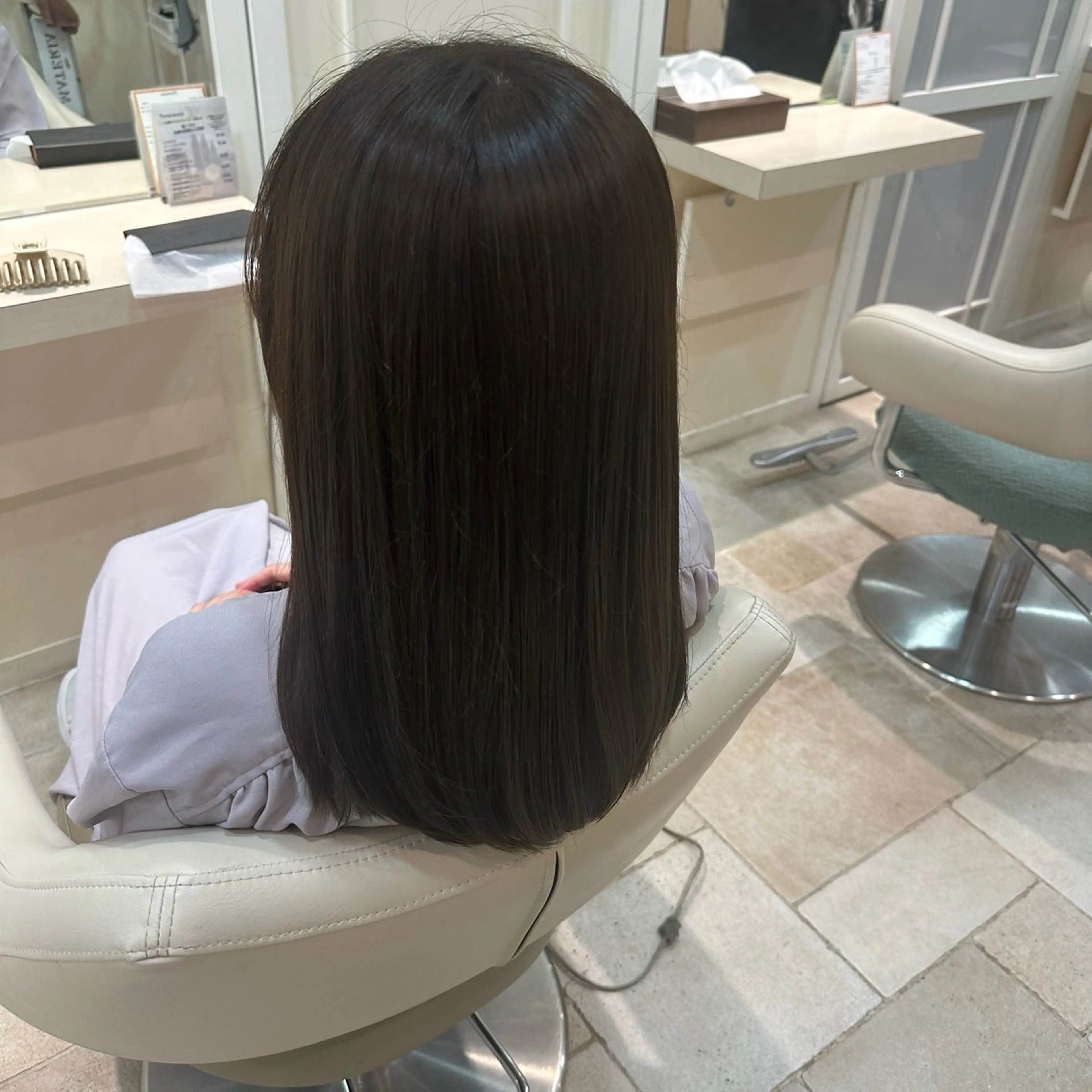 セミロング アッシュ ヘアカラー 須田 柚希のヘアスタイル