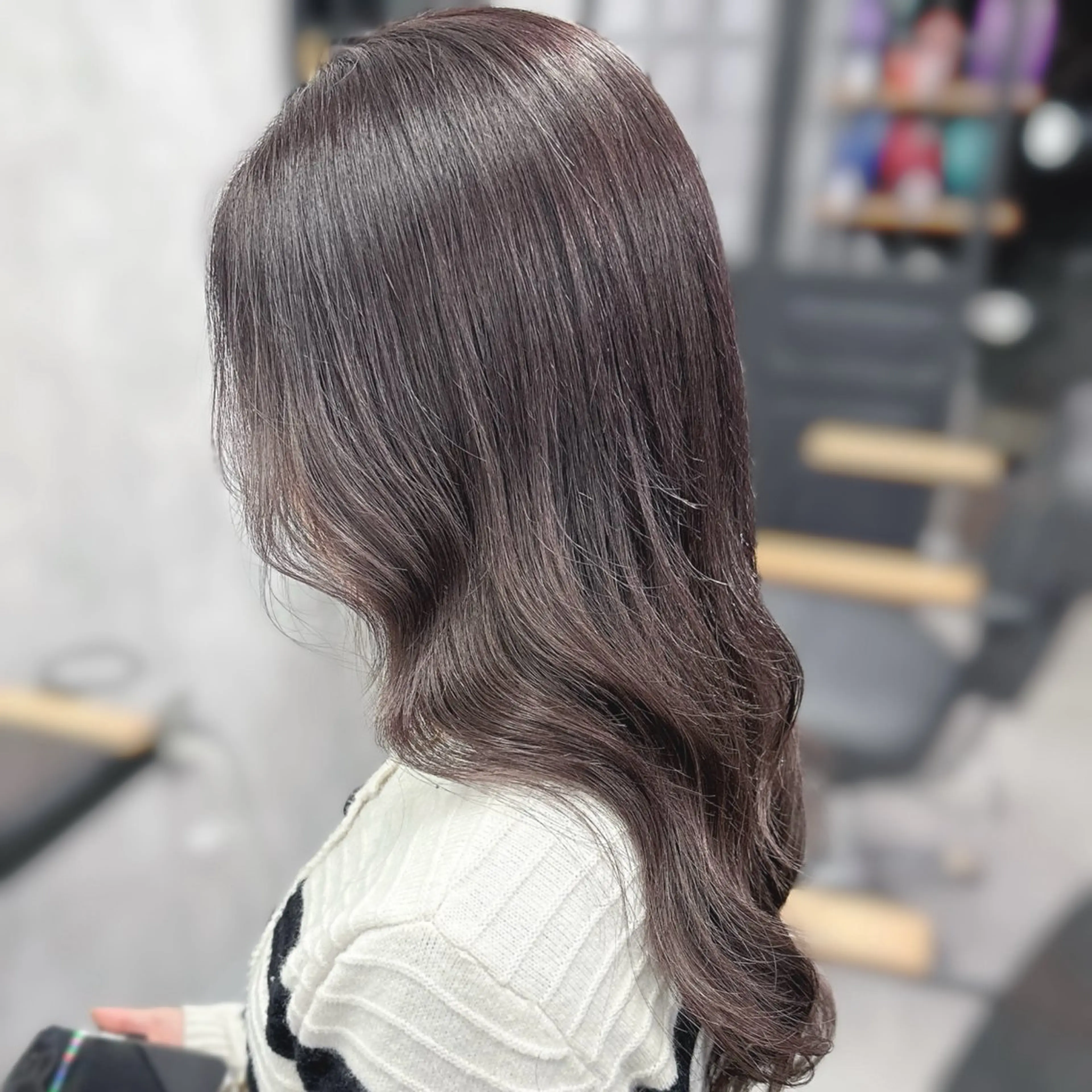 カラー Chlan 岡本所属・中内 美空のヘアスタイル