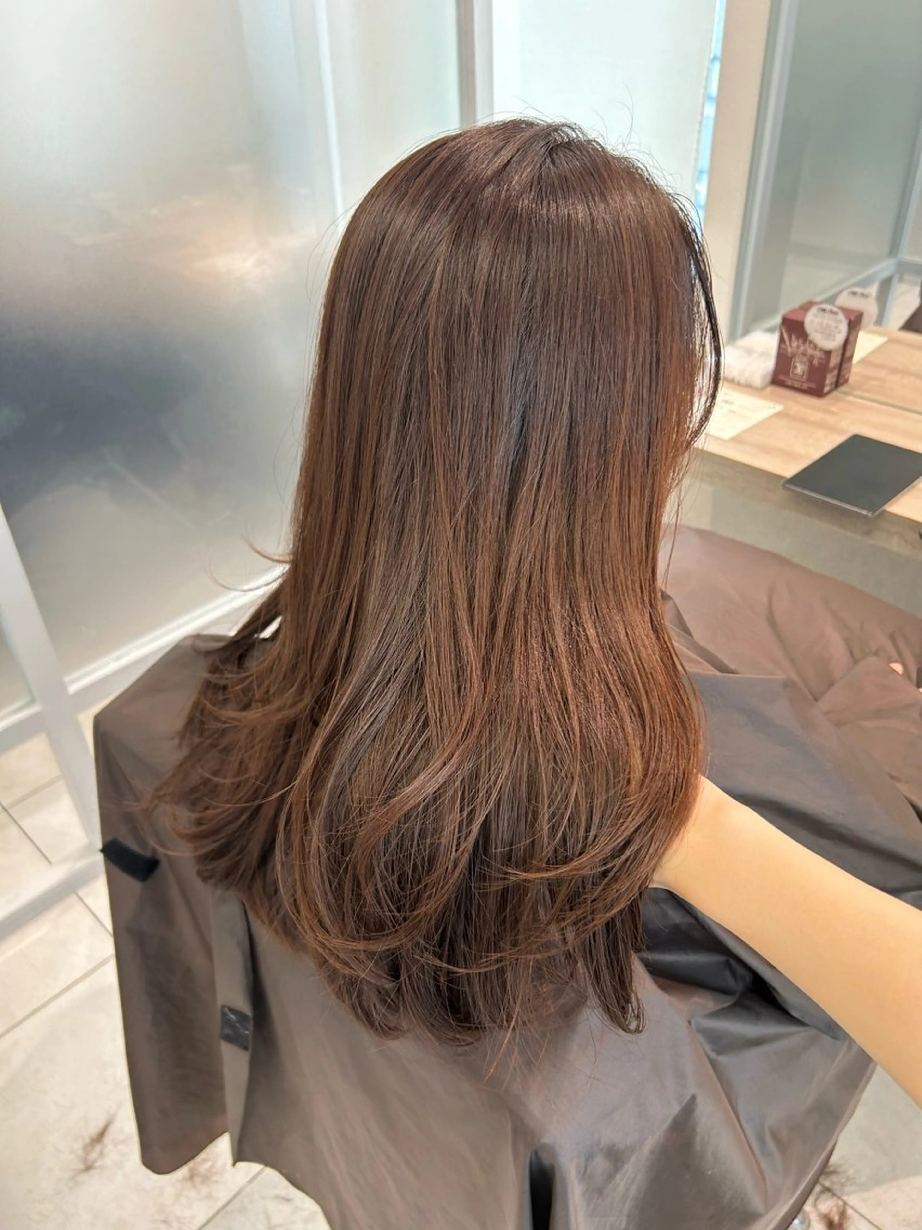 セミロング カラー ブラウンカラー オリーブ/アッシュ やわらか透明感カラーのヘアスタイル