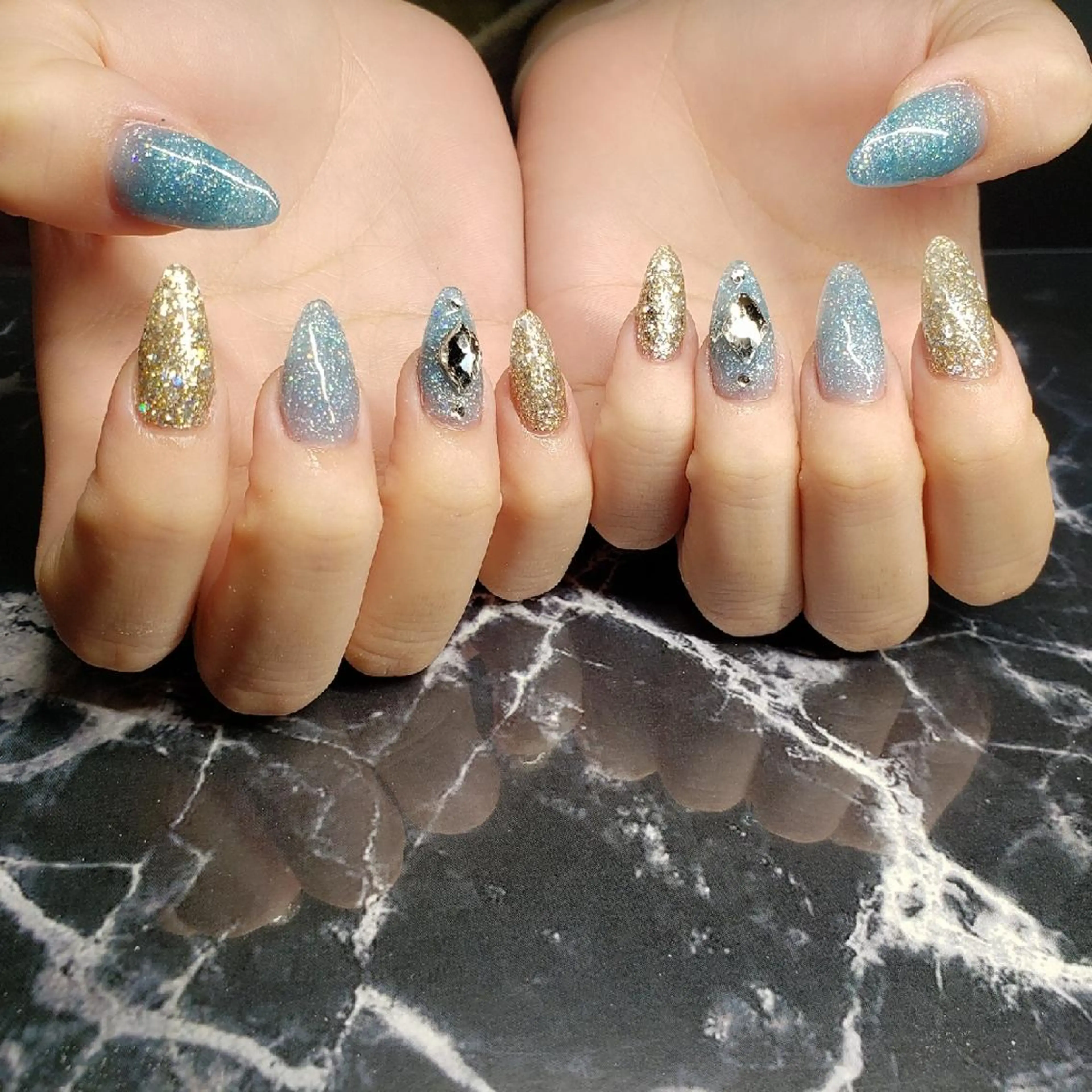 ネイル ストーンネイル ハンドネイル クロキ 。のネイルデザイン