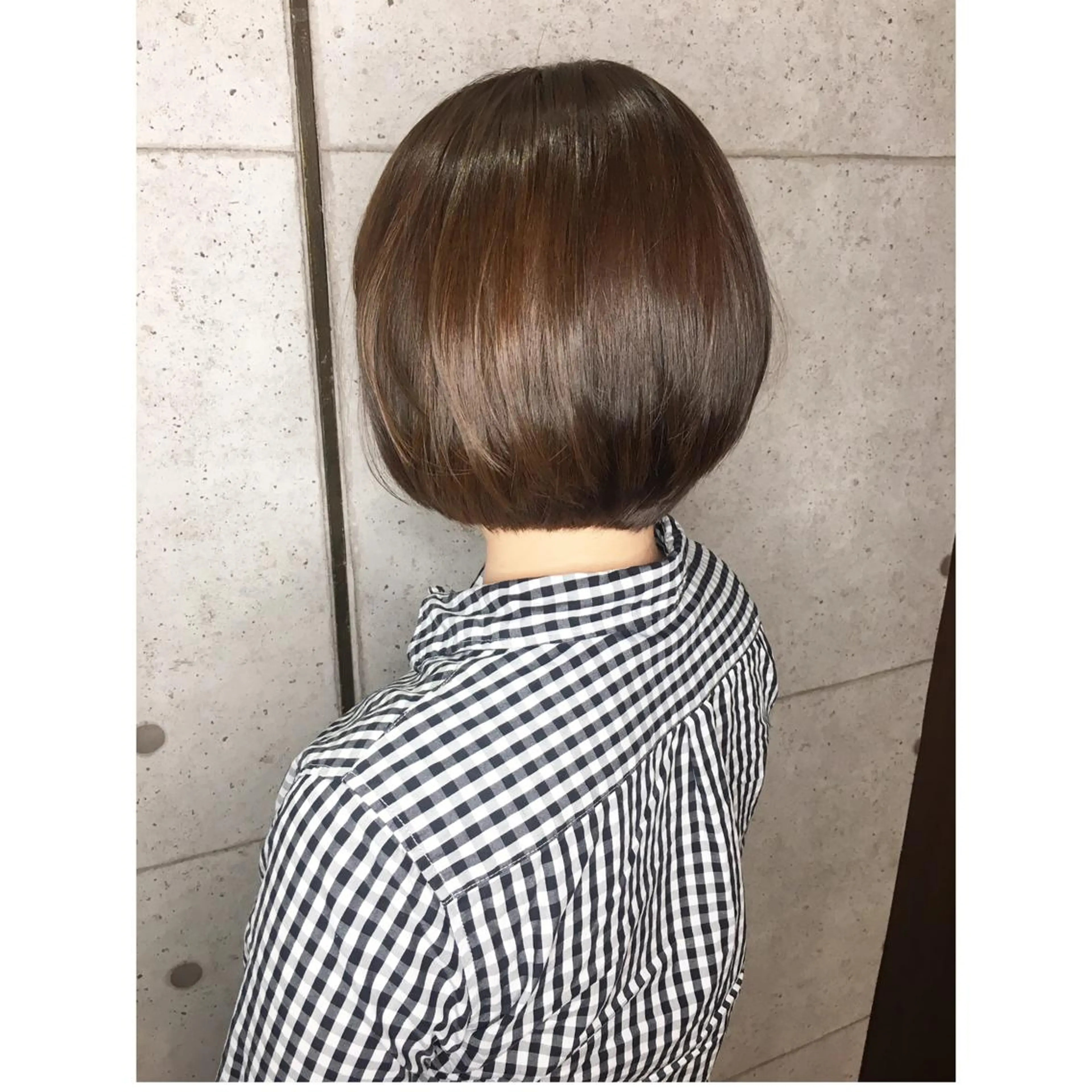 ショート 足立 磨咲のヘアスタイル