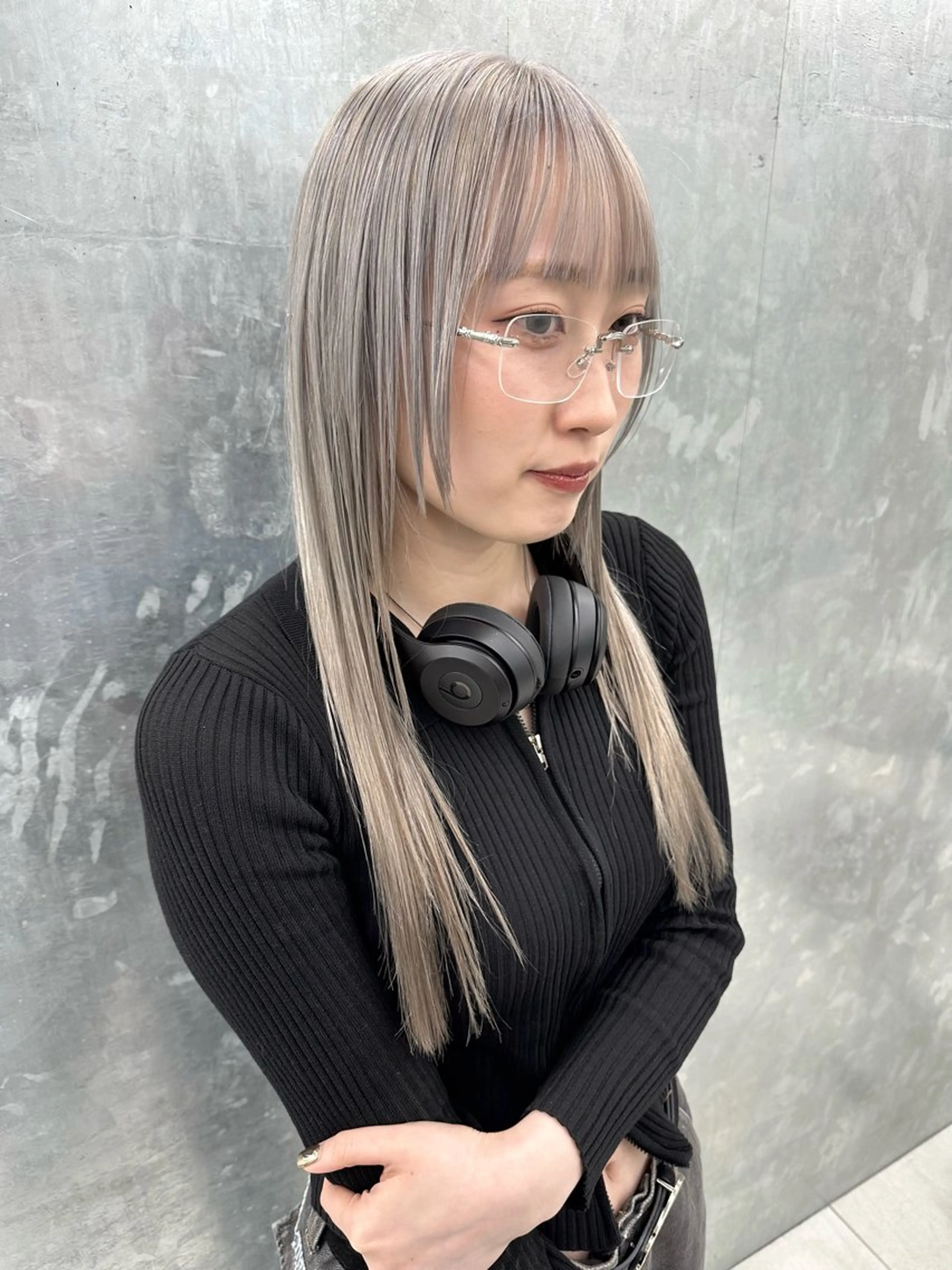 ロング カラー ブリーチ シルバー 顔周り/韓国風 /アイドル 吾妻光のヘアスタイル