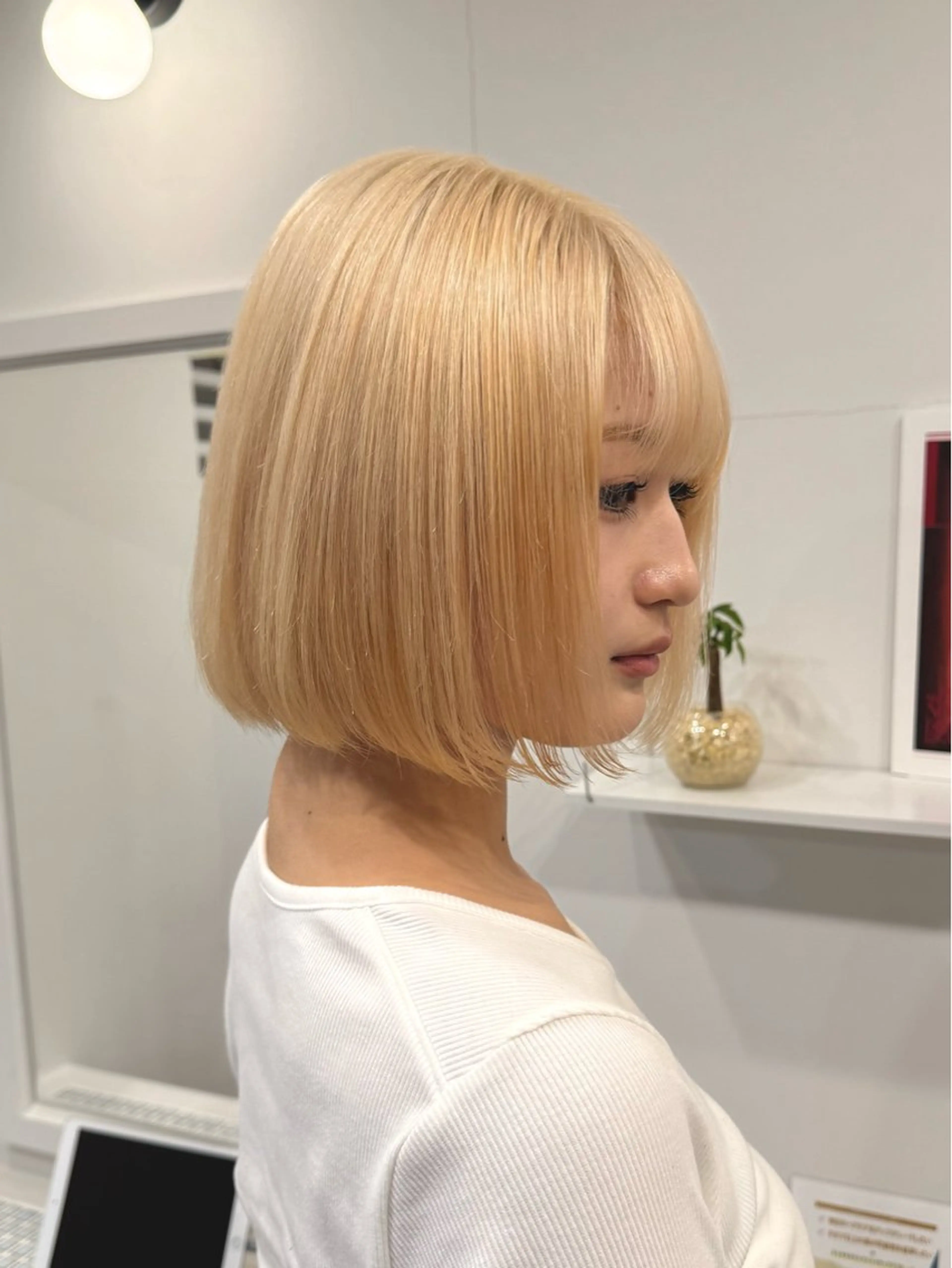ショート カラー ヘアアレンジ ショートボブ ブリーチ ブロンド ケアブリーチ ホワイトブロンド カット ヘアカラー SALOWIN京都河原町Suite店所属・外国人風レイヤー/ ハイトーンSHUのヘアスタイル