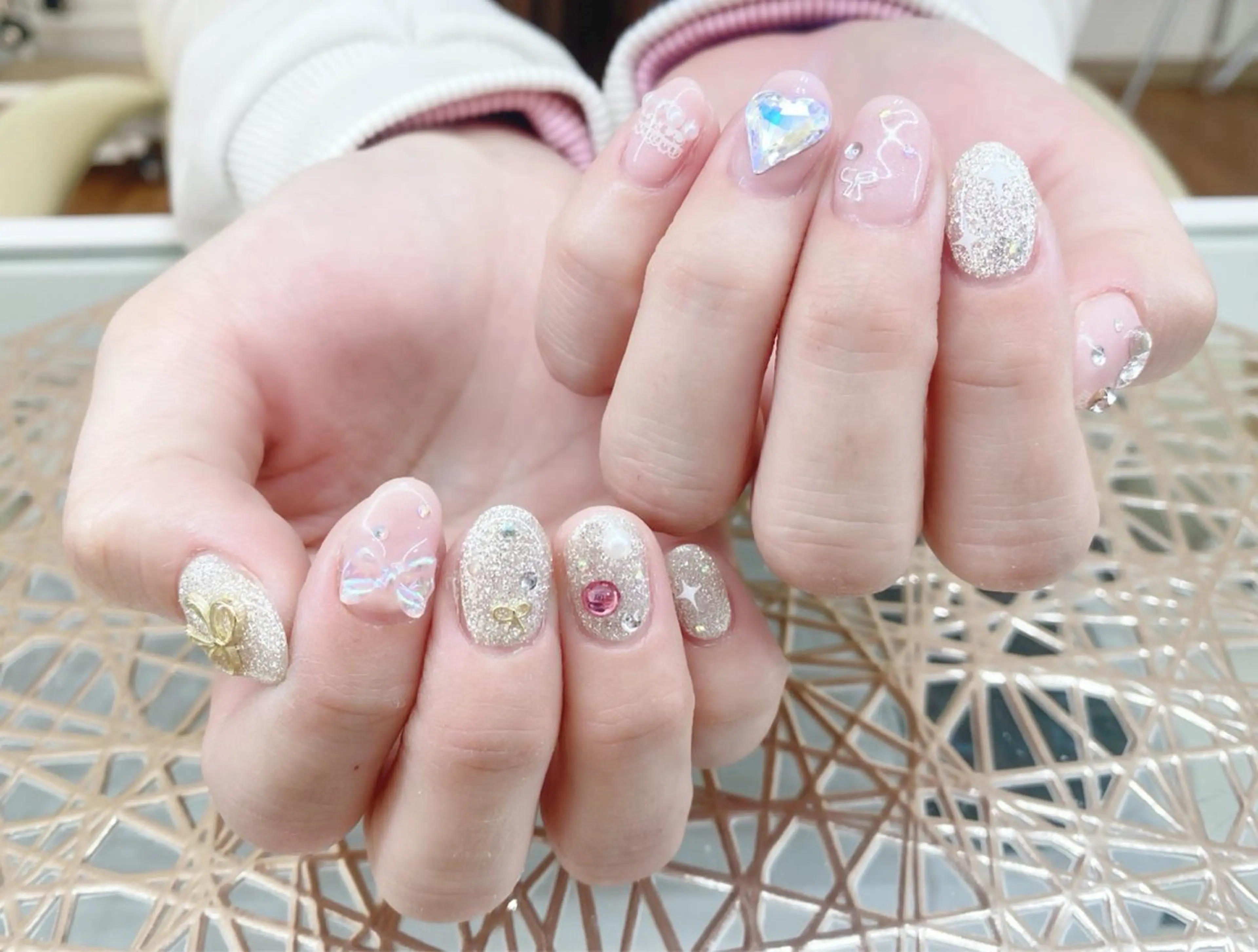 ネイル キラキラネイル 韓国ネイル バレンタイン ワンホンネイル ハンドネイル ネイルサロン nail_upのネイルデザイン