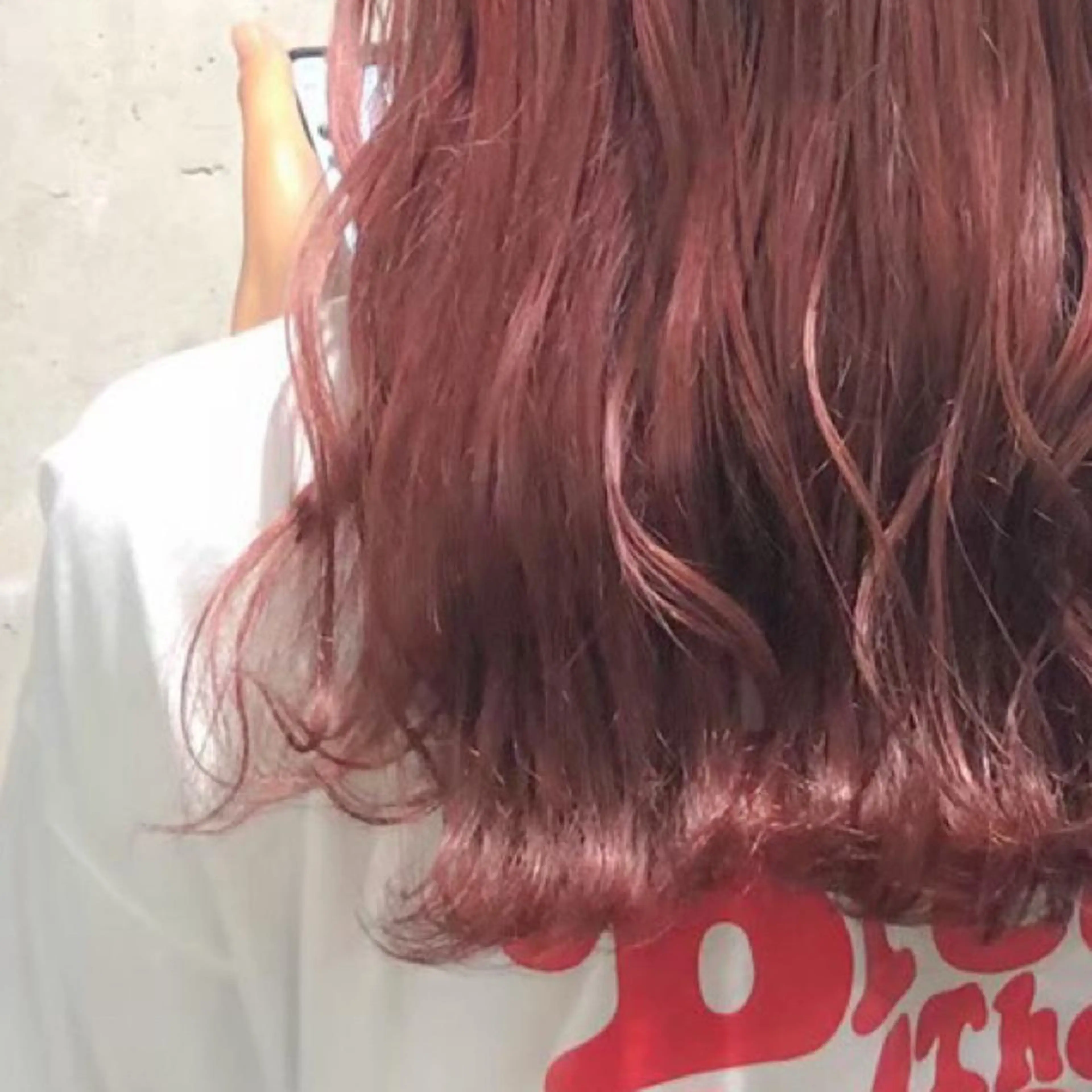 ロング カラー ヘアアレンジ ブリーチ デザインカラー ハイトーンカラー レッドカラー linette所属・🐩推し活🐩 FUTABA🍒のヘアスタイル