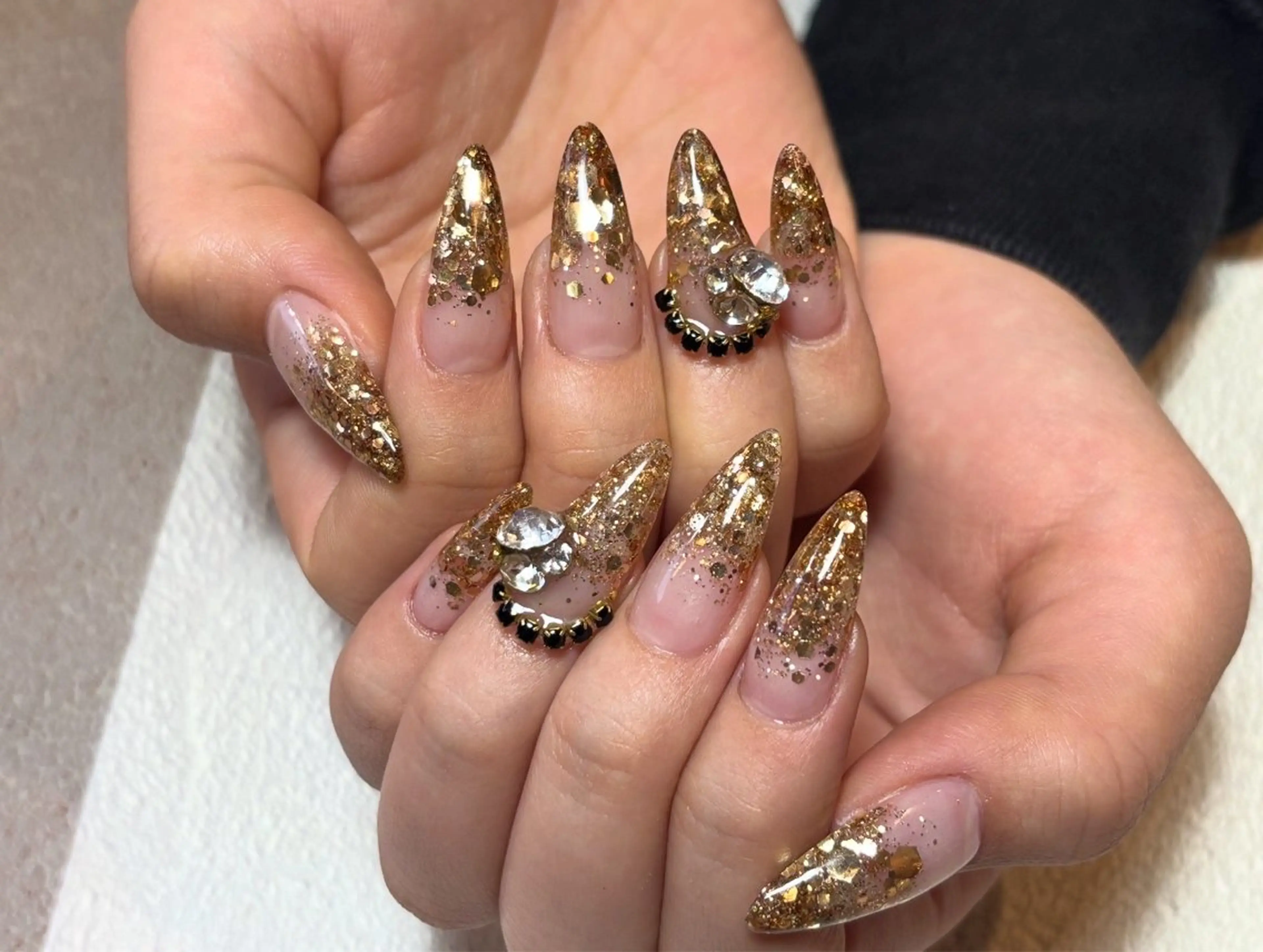 ネイル アートネイル ゴールド ラメ(グリッター) ラメグラデーション スカルプネイル chem NAILSTUDIO所属・chem くりたももこのネイルデザイン