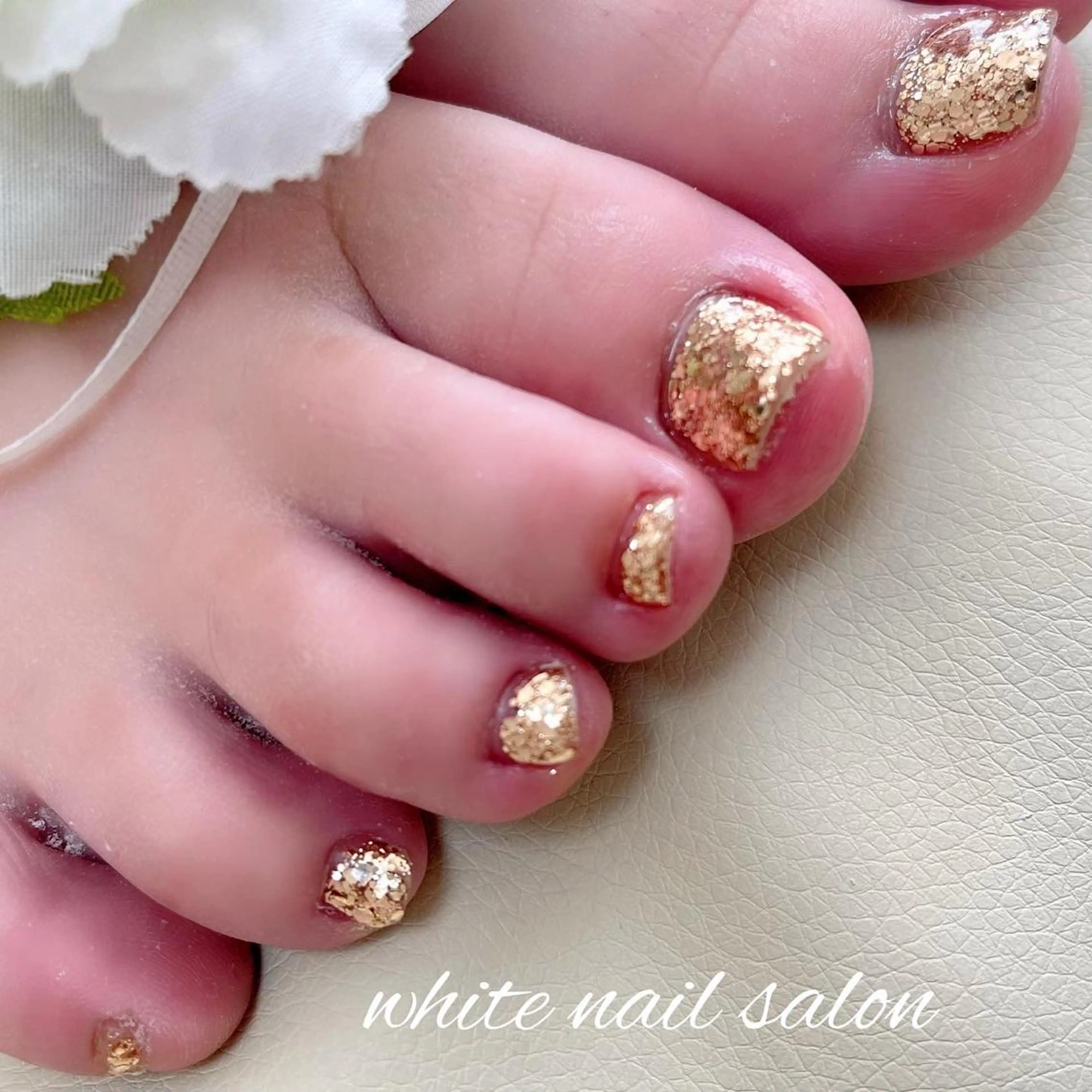 ネイル フットネイル ジェルネイル ハードジェル ラメ(グリッター) 持ち込み フットネイル white nail salonのネイルデザイン
