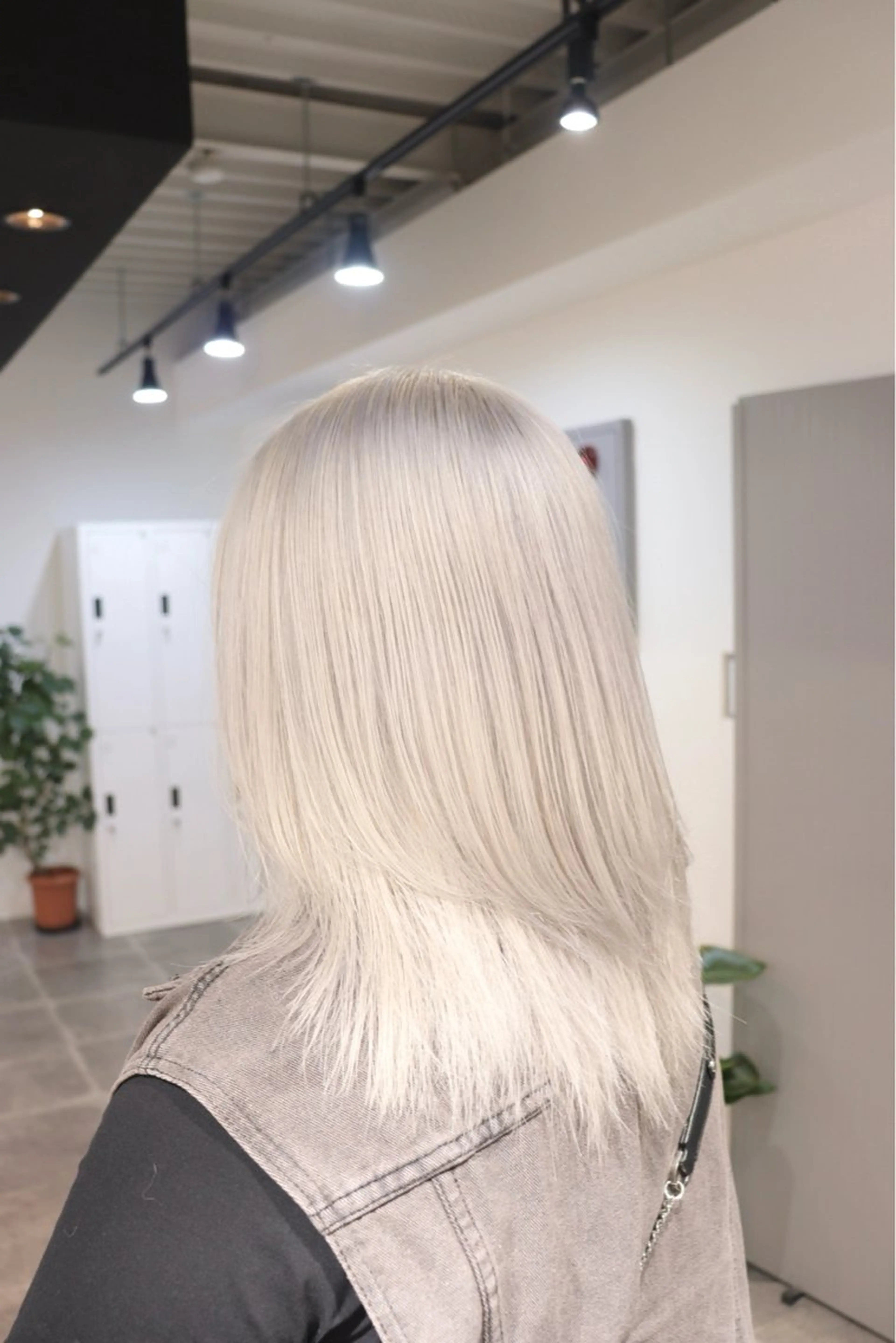 セミロング カラー ハイトーンカラー ヘアカラー ハイトーン/ 縮毛矯正のヘアスタイル