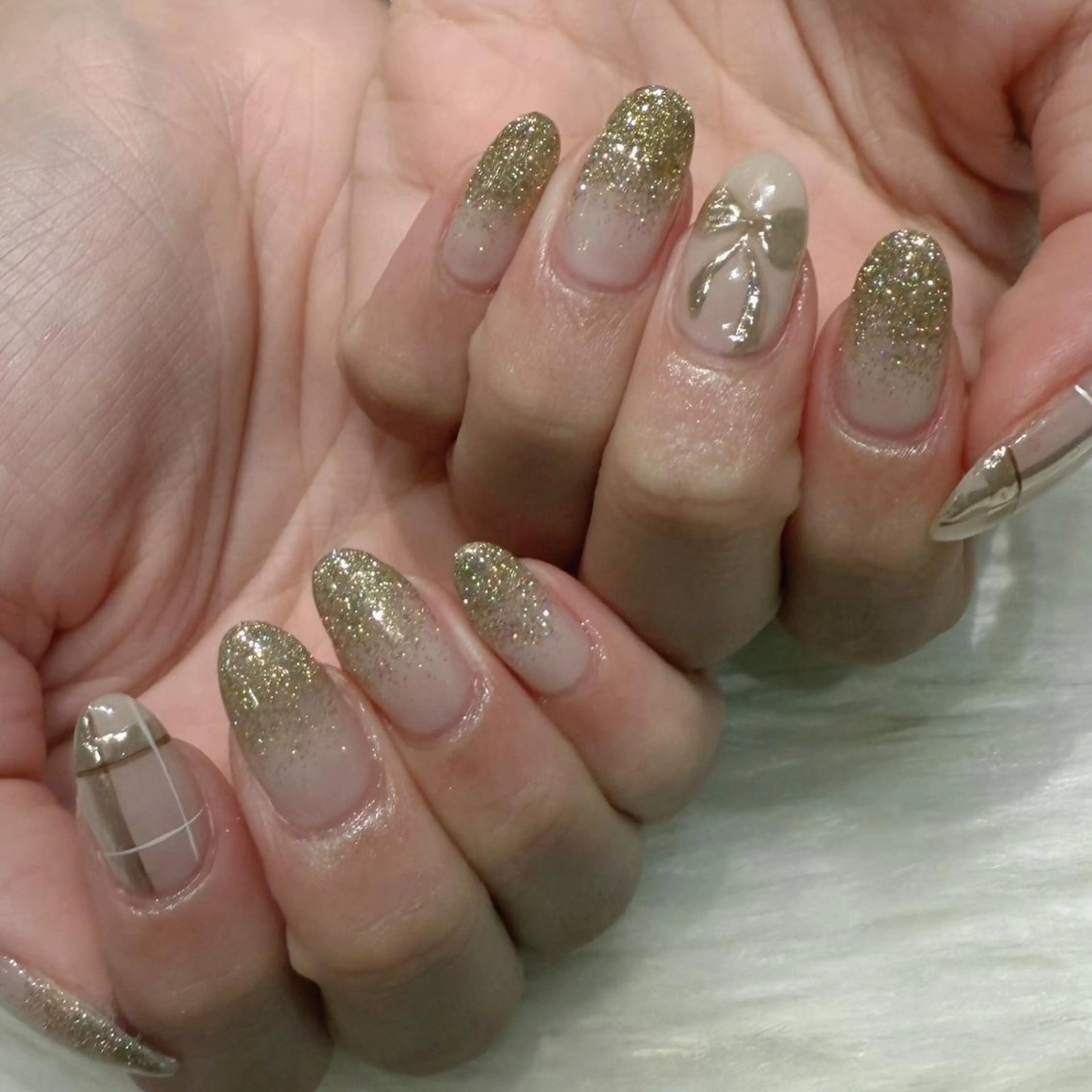 ネイル ラメ(グリッター) ラメグラデーション リボン ハンドネイル Kanai Harukaのネイルデザイン